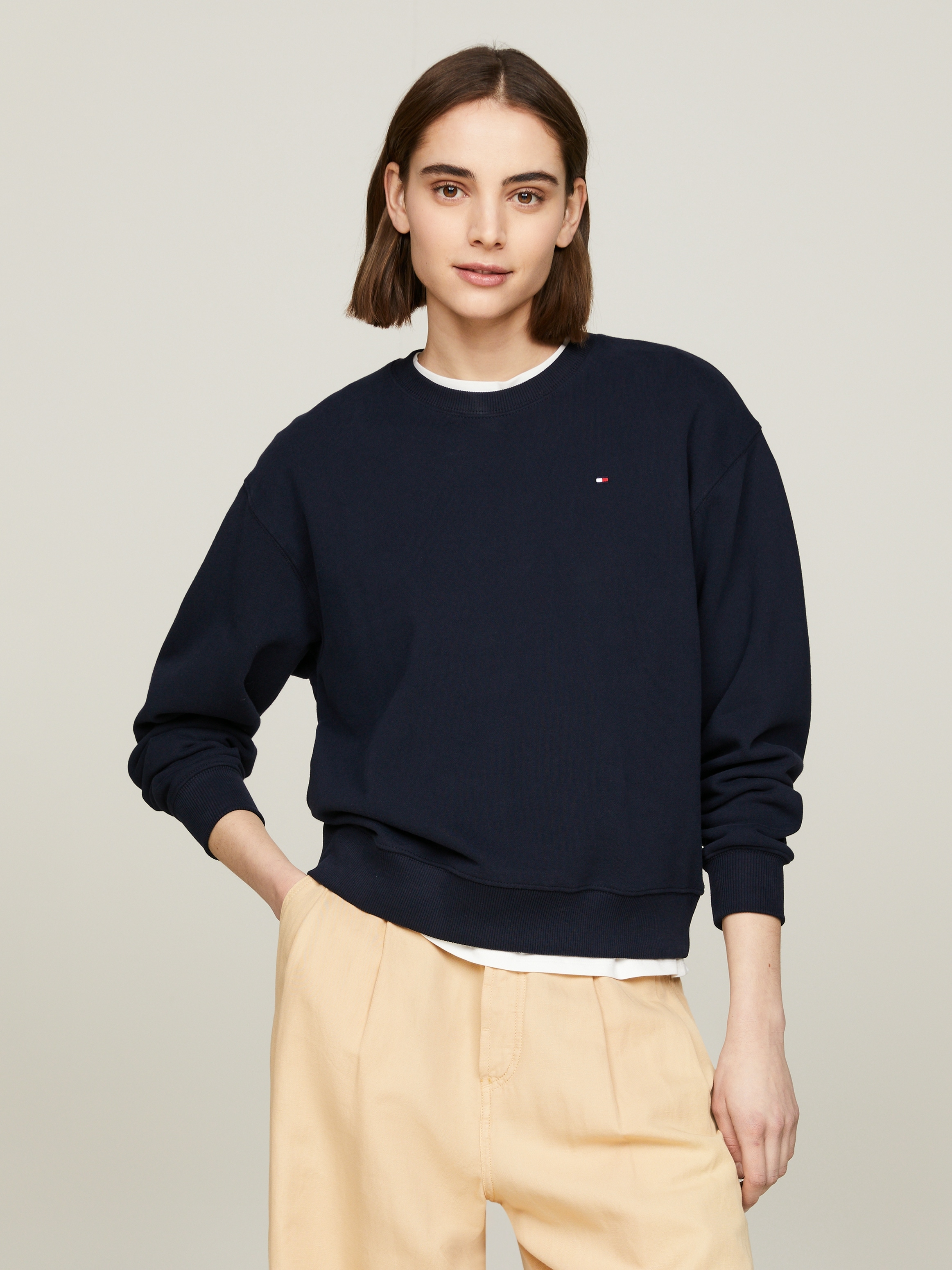 Tommy Hilfiger Sweatshirt "REG FLAG ON CHEST SWTSHRT", mit Logo-Stickerei