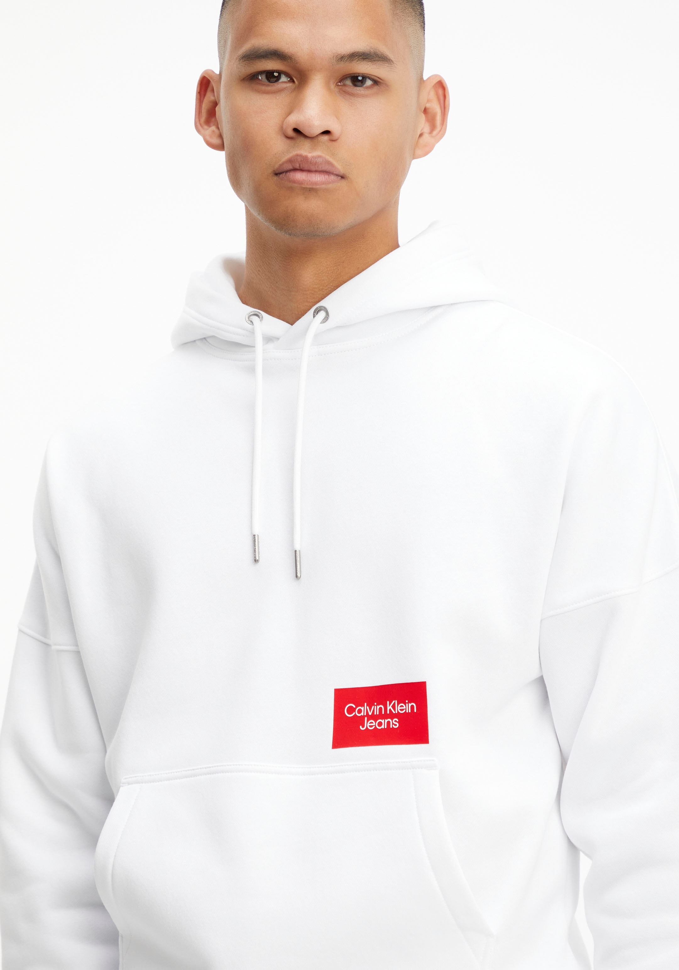 Calvin Klein Logodruck Klein Calvin LOGO Rücken bestellen ▷ »BOLD BAUR dem | COLORBLOCK mit HOODIE«, auf Kapuzensweatshirt Jeans