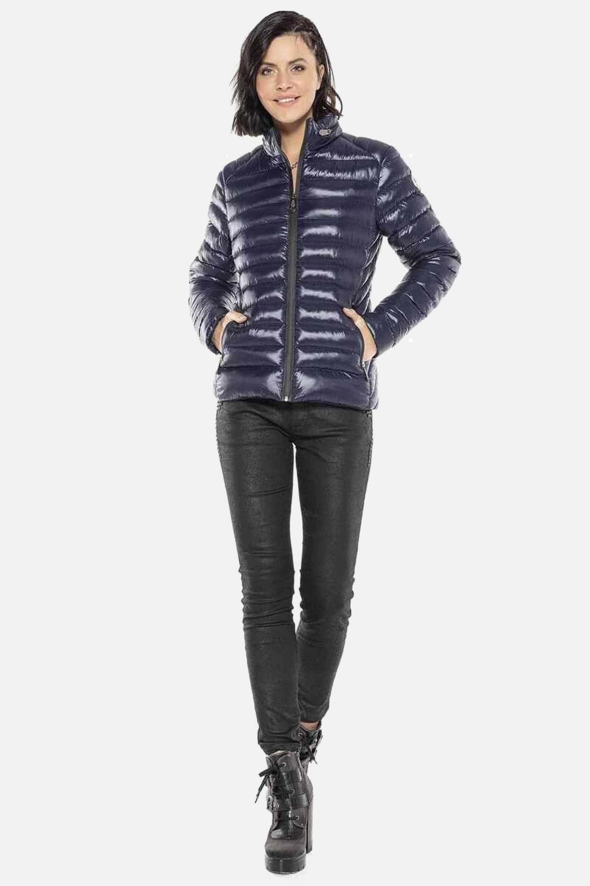 Cipo & Baxx Winterjacke »Steppjacke in tollem Design«, ohne Kapuze, mit Markenpatch, WM113