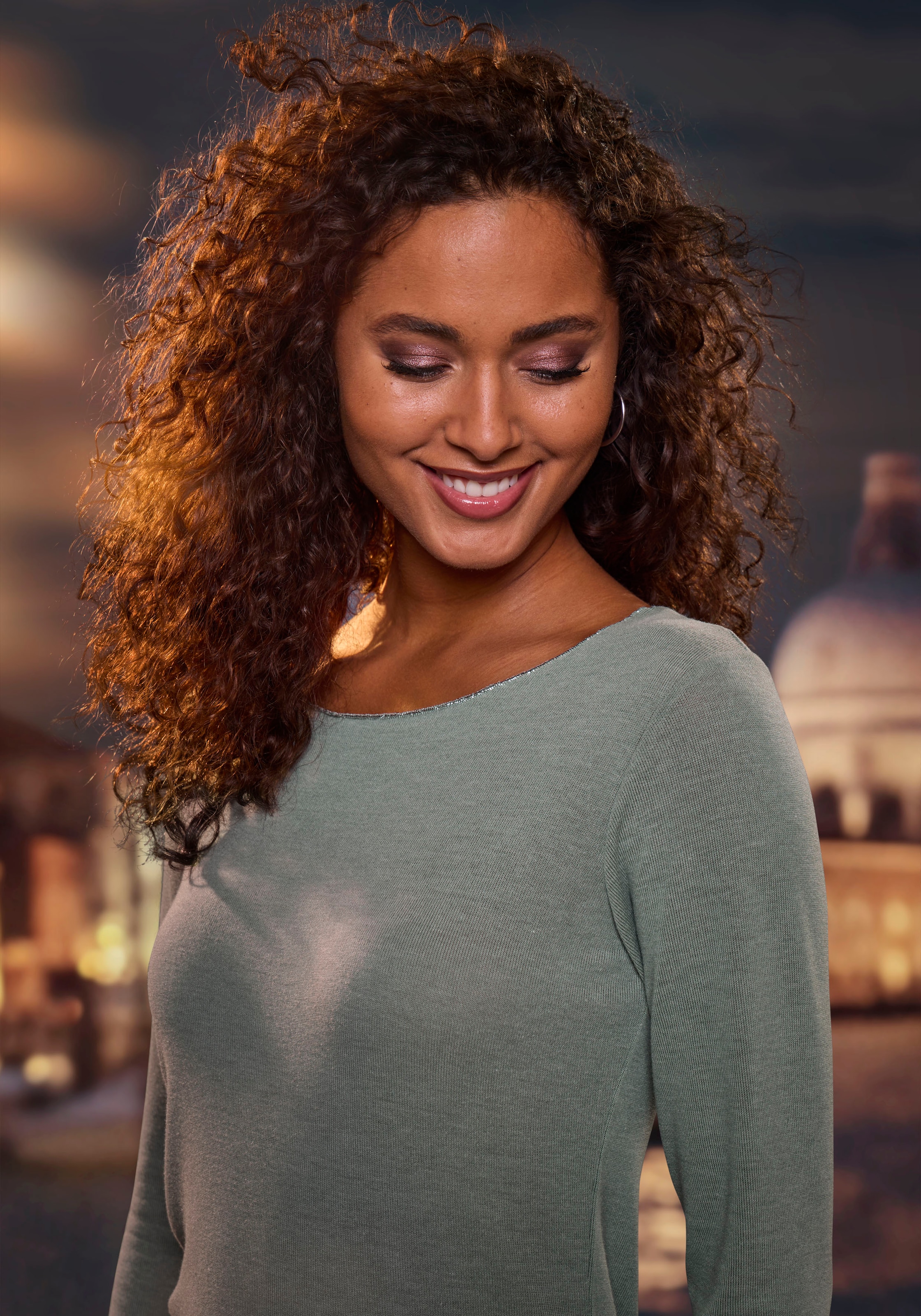 LASCANA Langarmshirt »mit feiner Glitzereinfassung«, aus weichem Viskose-Feinstrick