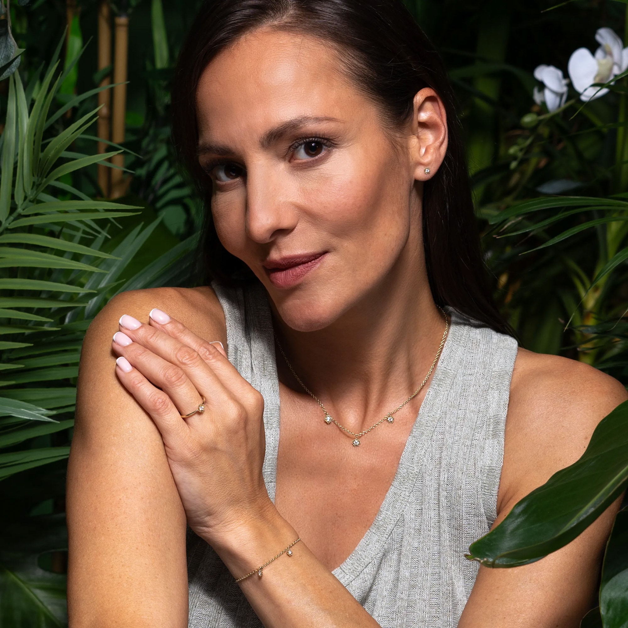 LYOMI Kette mit Anhänger »585/- Gelbgold florale Elemente 3 synth. Diam. 0,30ct.«