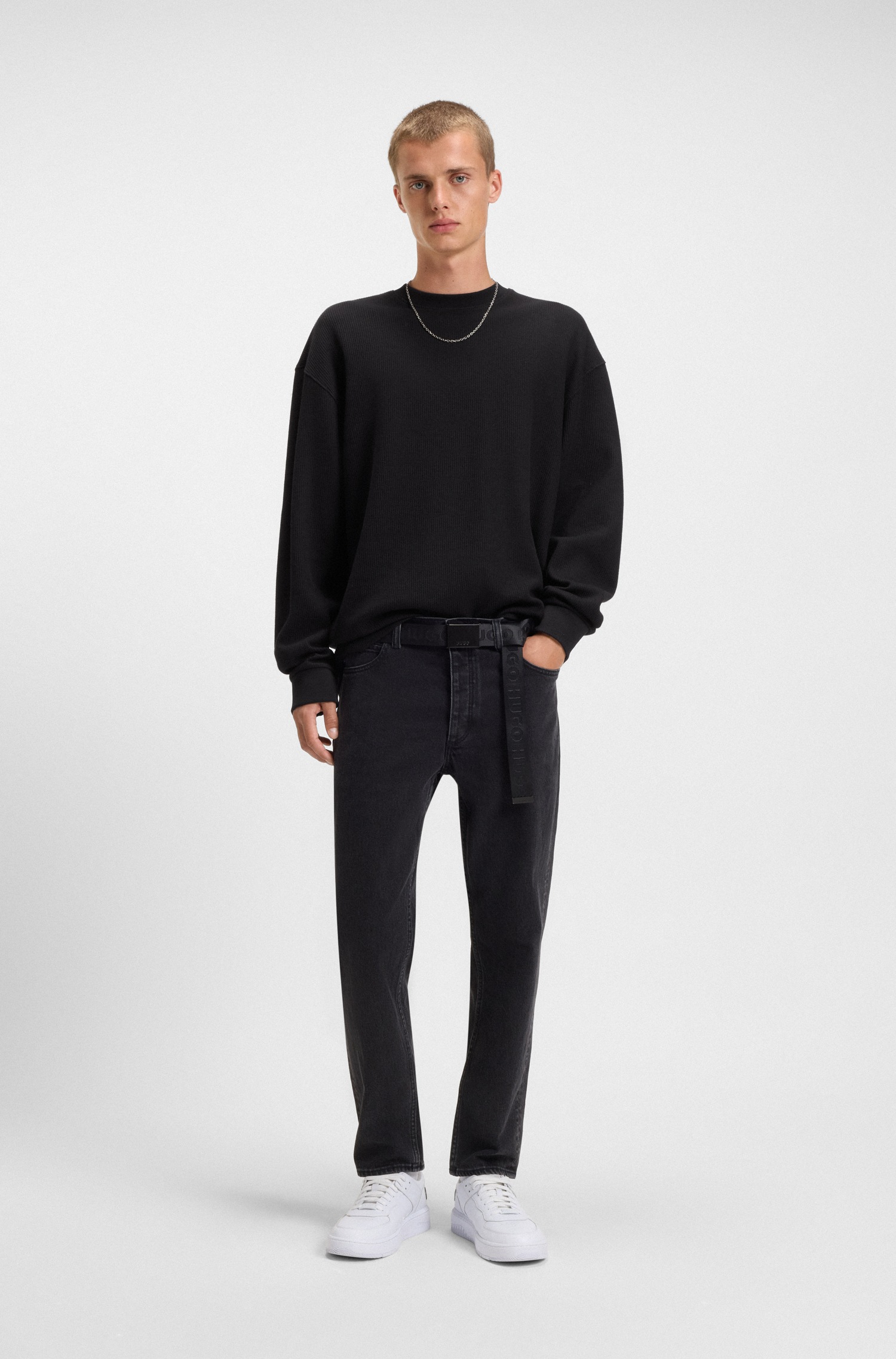 Thumbnail - HUGO Blue Langarmshirt "Nuwolo" Rundhalsausschnitt, lässig geschnitten, Logo-Badge