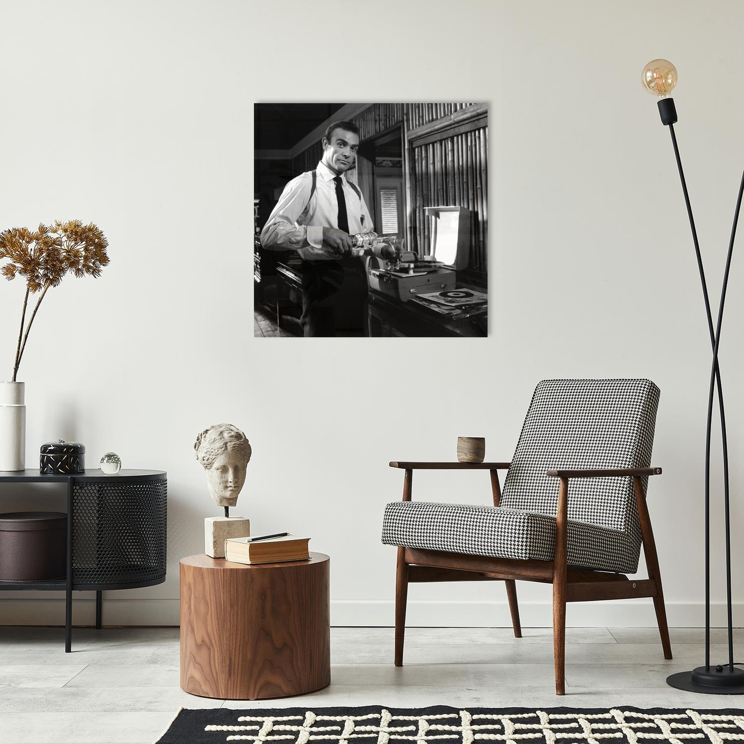 queence Acrylglasbild "The Drink" Film Filmfiguren Filmszene Foto Mann Schwarz-Weiß Stars Fine Art-Print in Galeriequalität