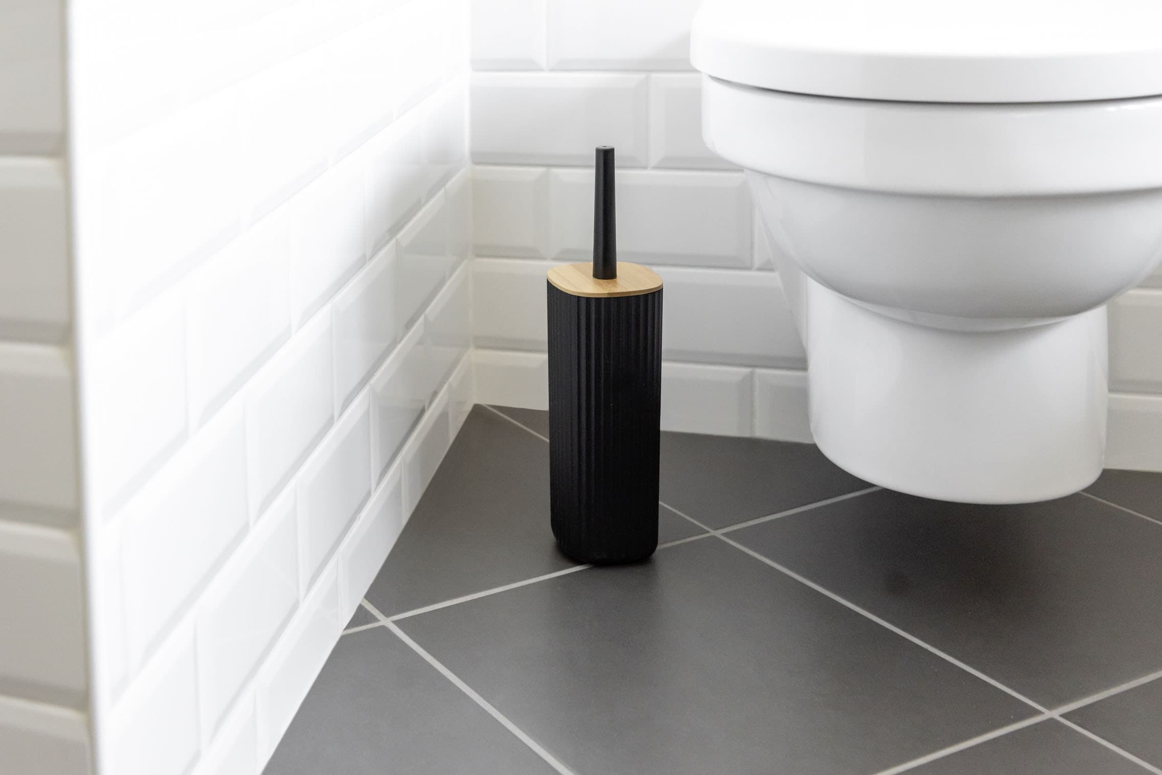 WENKO WC-Garnitur »Rotello« aus Bambus | Kunststoff schwarz, mit geschlosssener Form
