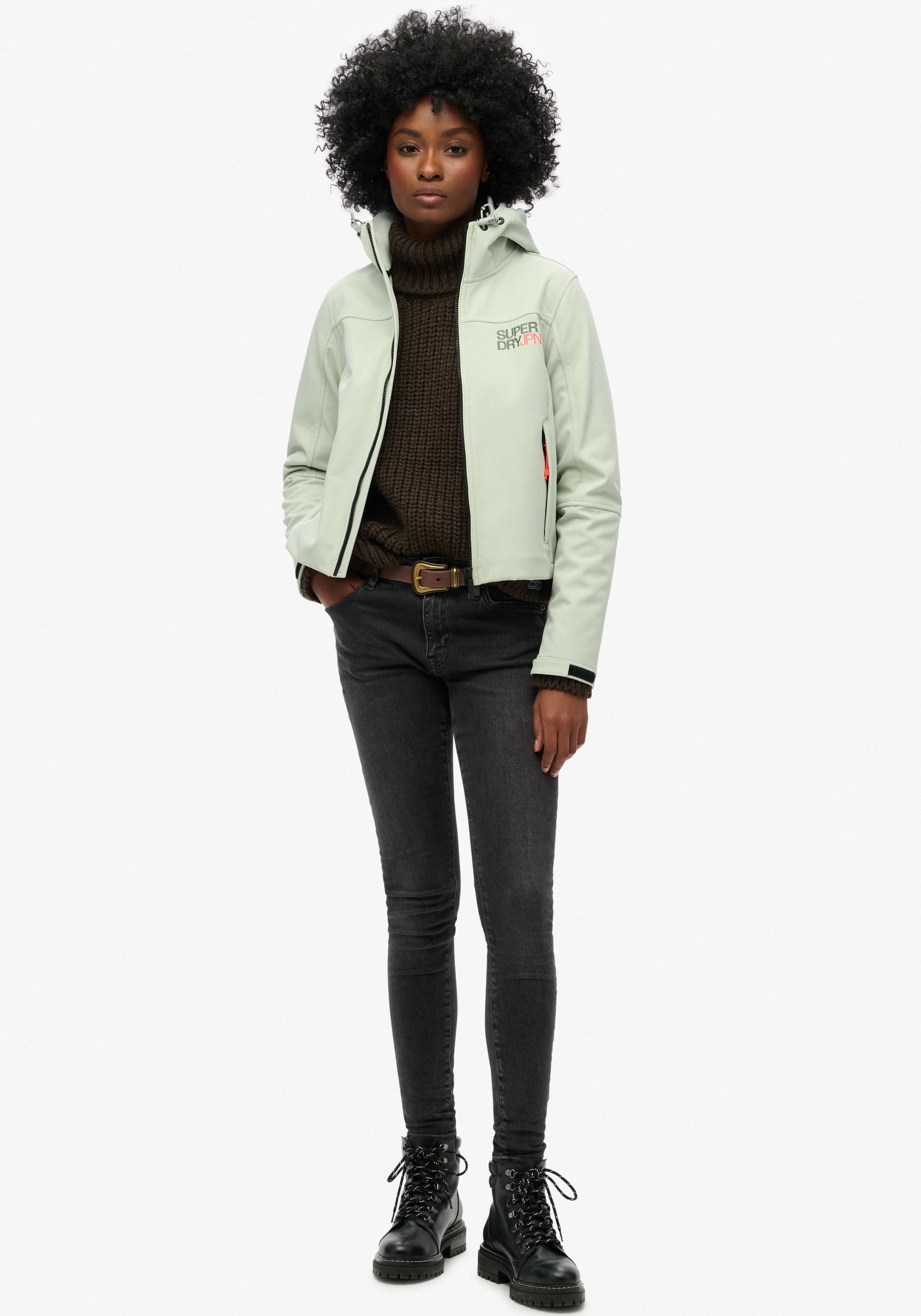 Superdry Outdoorjacke »HOODED SOFT SHELL TREKKER JKT«, mit Kapuze