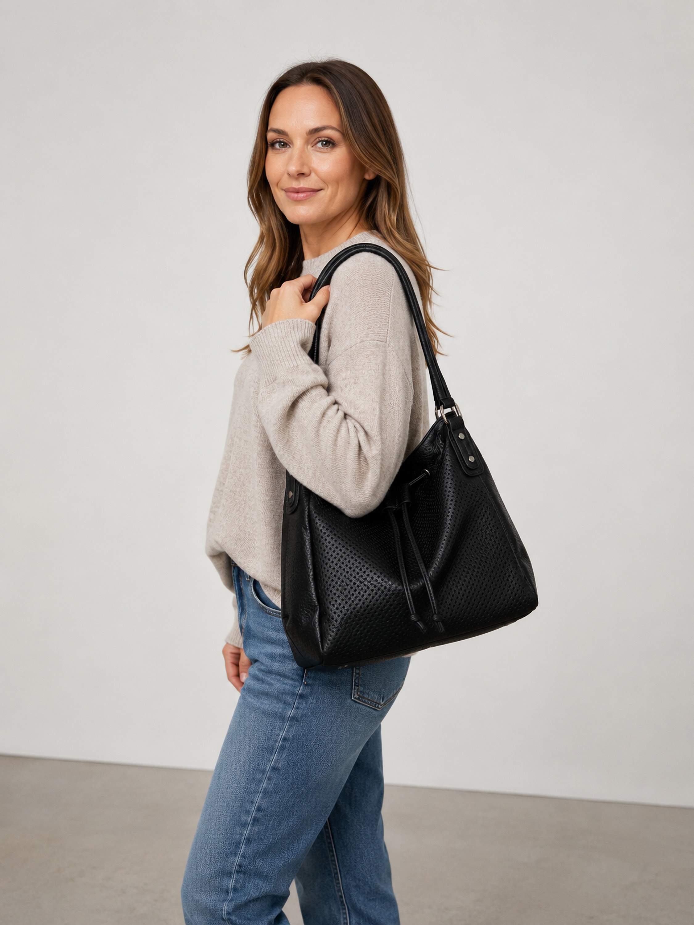 COLLEZIONE ALESSANDRO Schultertasche »Sorrento« aus softem Material, XL-Format