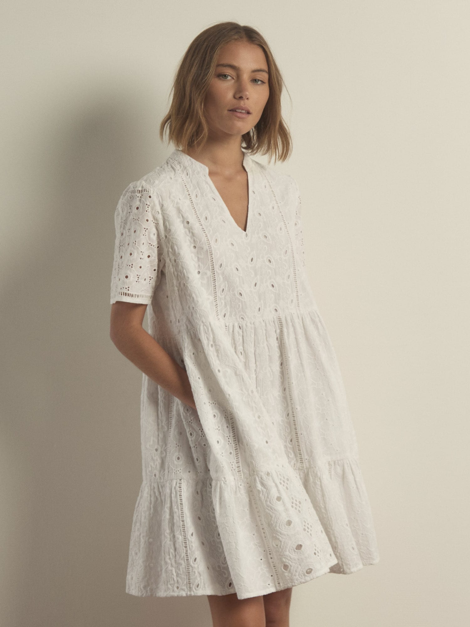 Apricot Minikleid »Apricot Mehrlagiges Kleid mit Broderie-Muster«