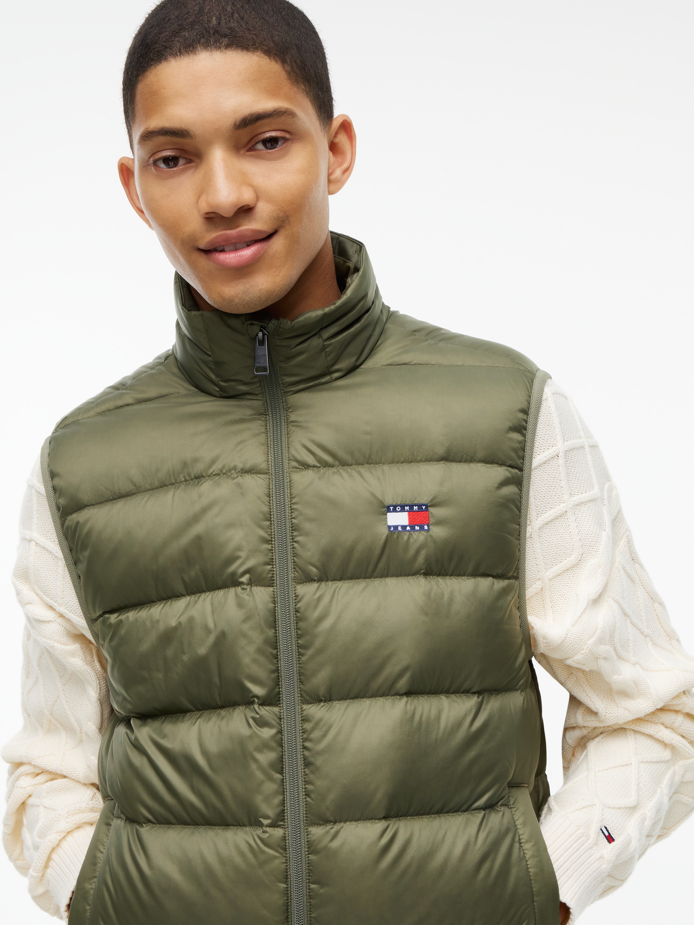 Tommy Jeans Daunenweste »TJM LIGHT DOWN PACKABLE VEST« Regular fit mit Stehkragen, mit Daunenfüllung