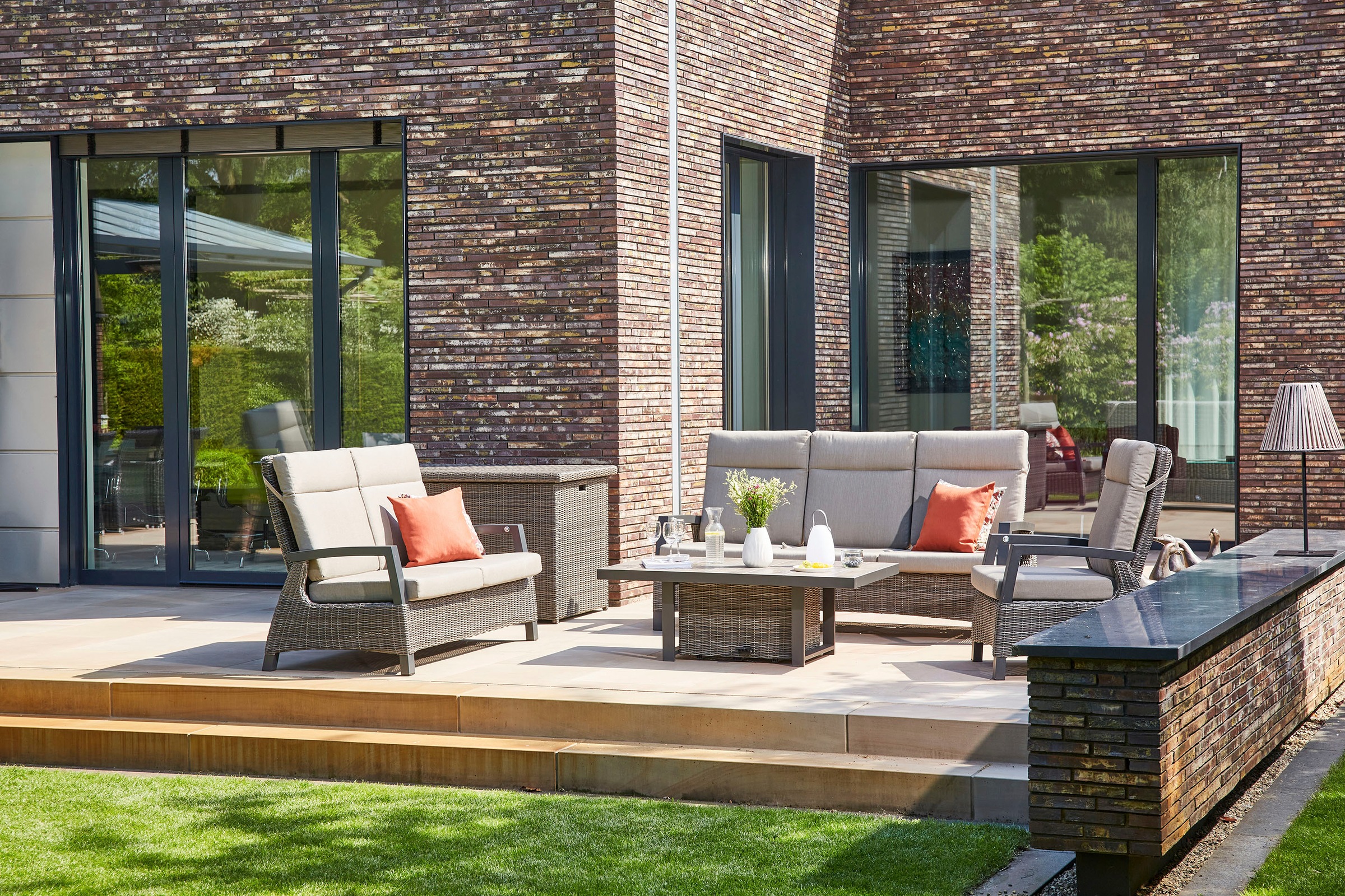 Siena Garden Gartenlounge-Set »Corido«, (Set, 8 tlg.), bestehend aus 2 Sesseln, 1 Bank, 1 Tisch und 4 Auflagen