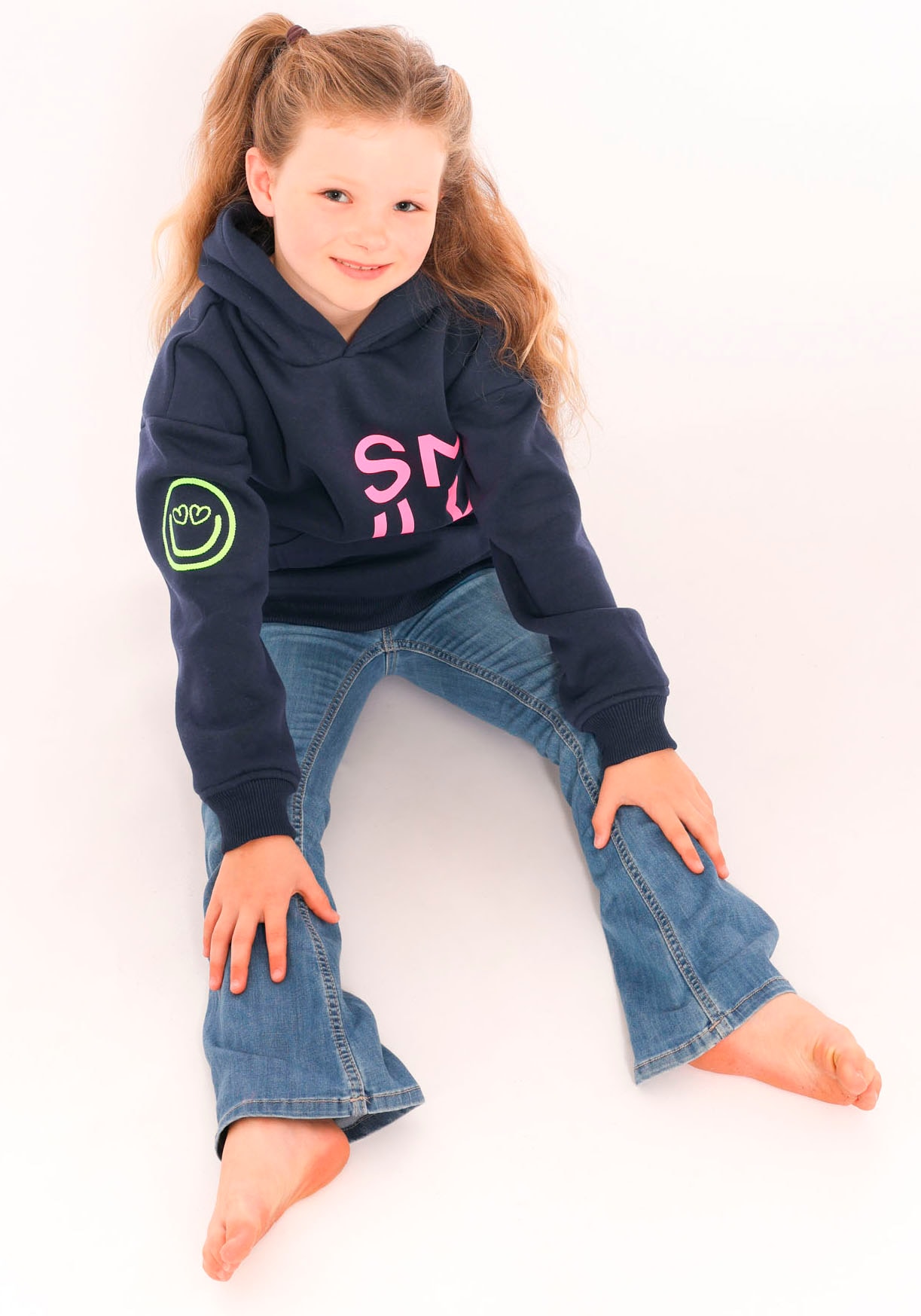 Zwillingsherz Hoodie »"Alissa-Kids"«, mit "Smile"-Aufdruck in Neonfarben und gestickte Smiley