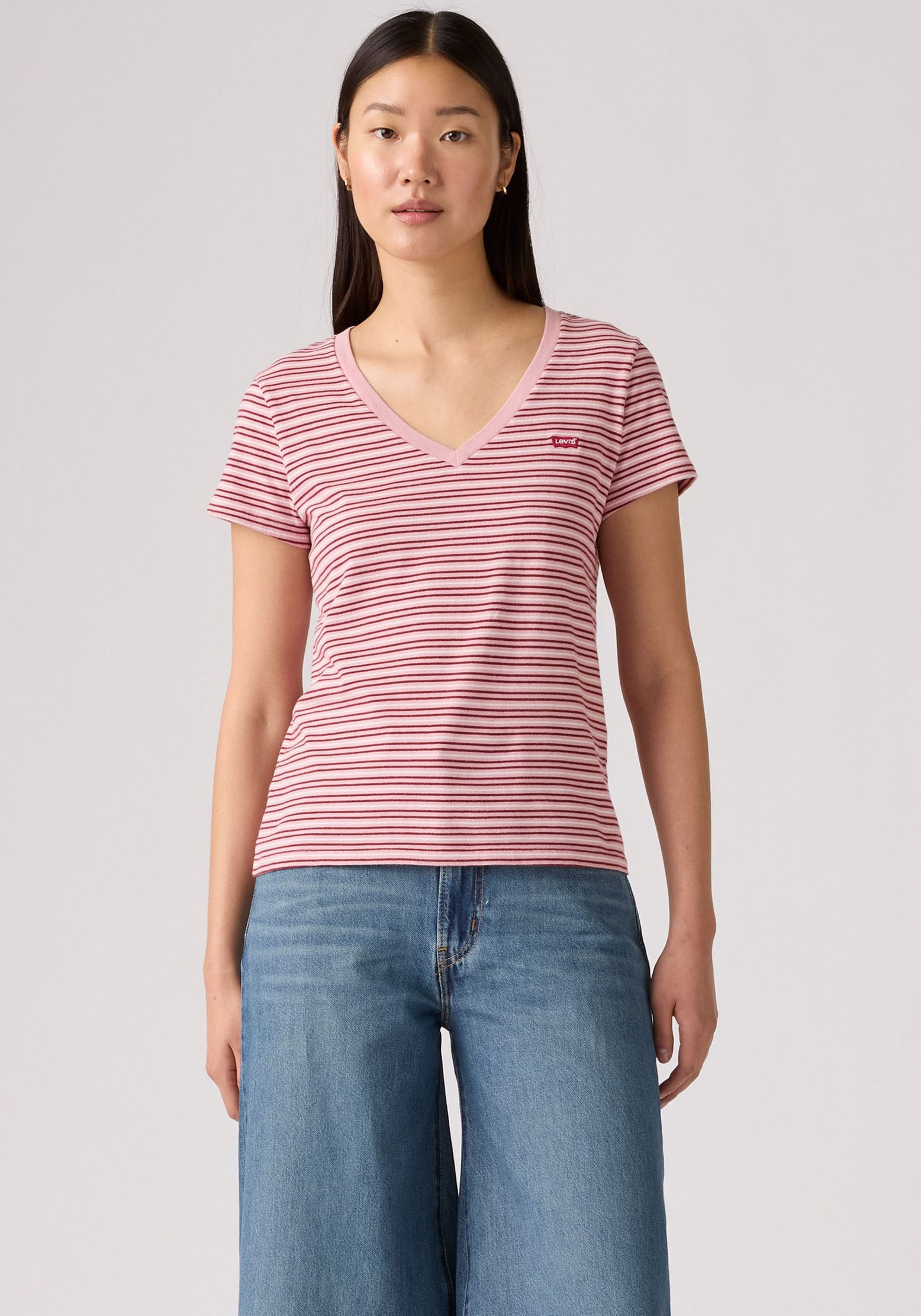 Levis V-Shirt "PERFECT VNECK", mit Mini-Batwing-Logostickerei günstig online kaufen