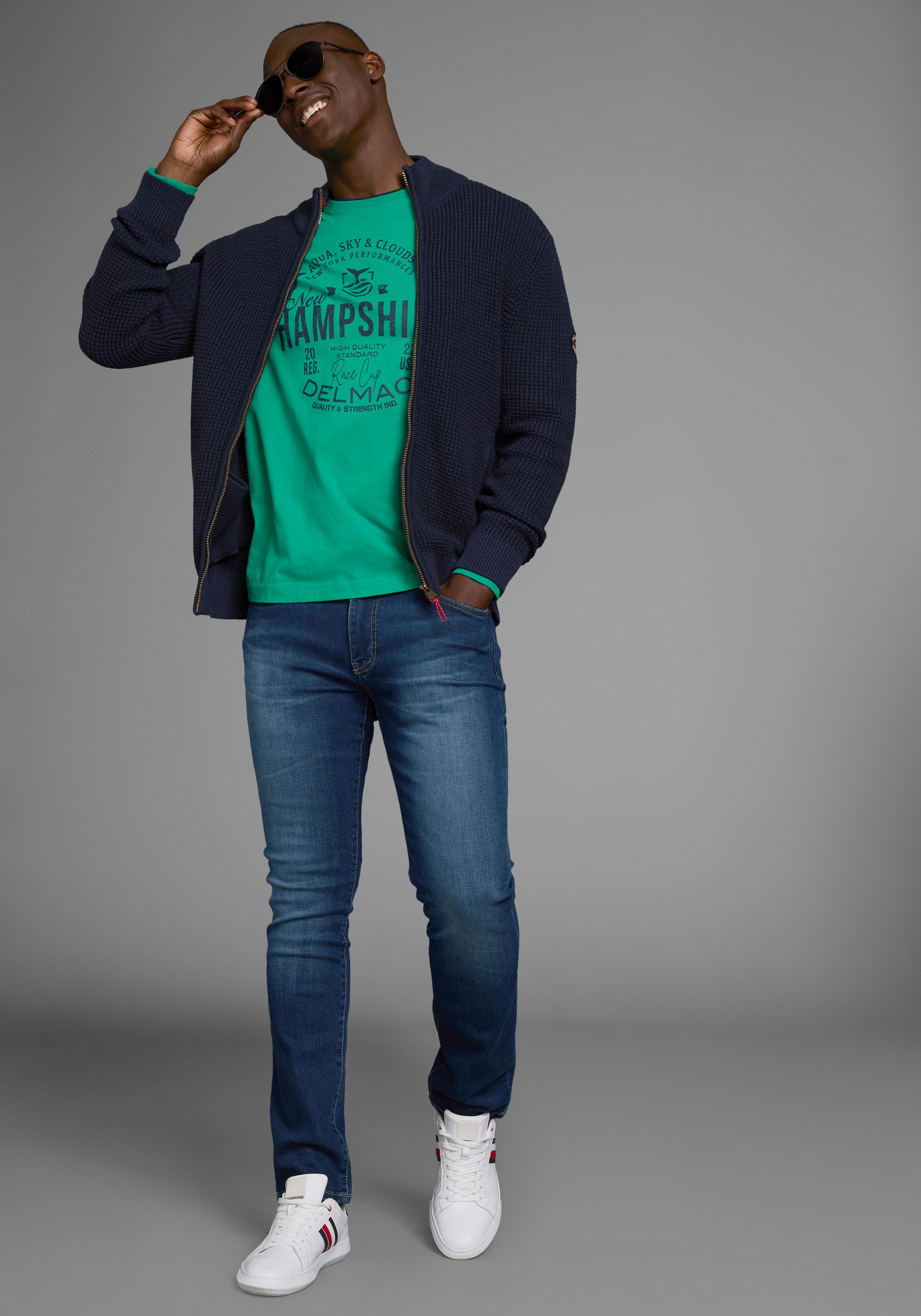 DELMAO Langarmshirt, mit modernem Print - NEUE KOLLEKTION