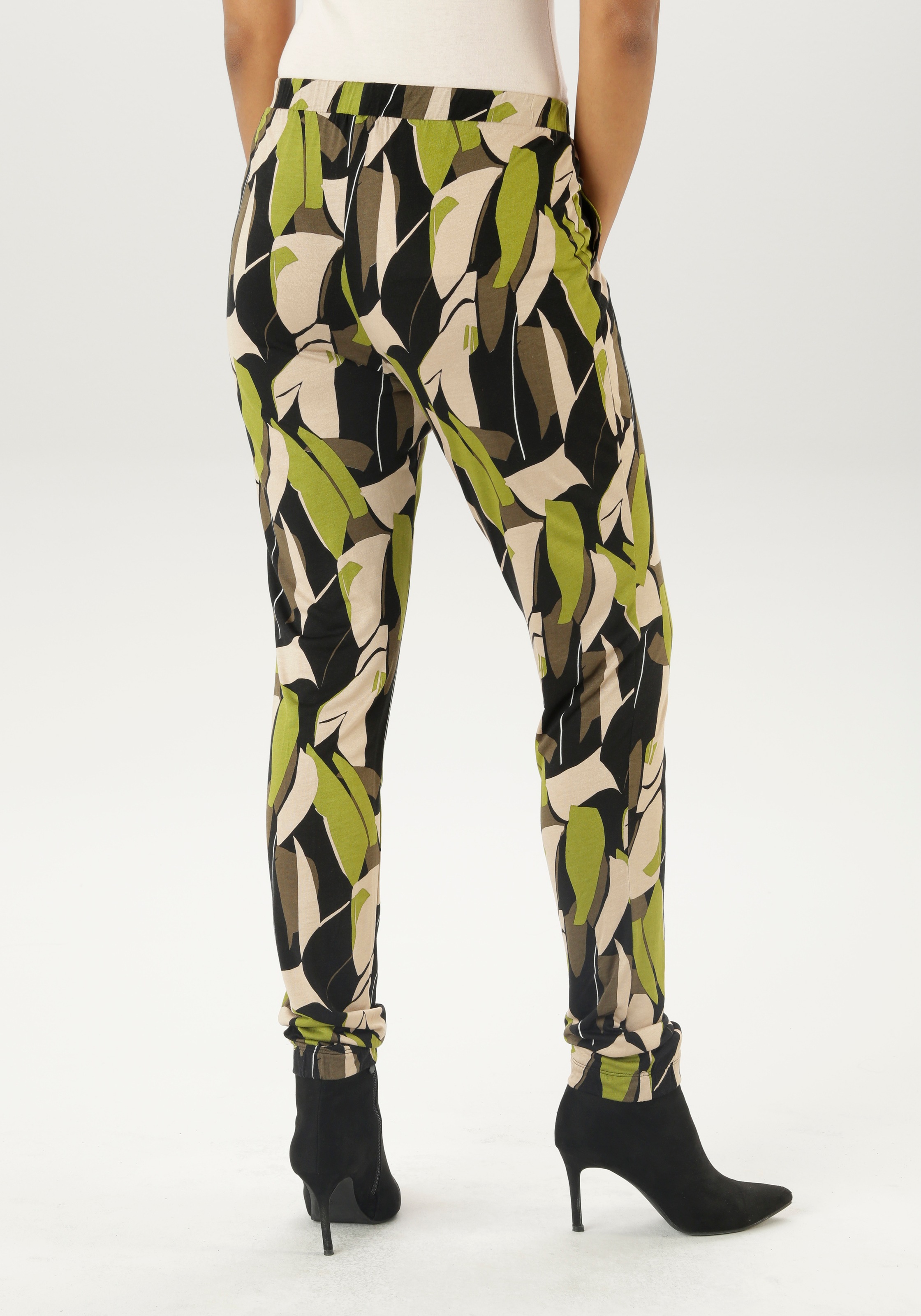 Thumbnail - Aniston SELECTED Schlupfhose, mit trendigen Allover-Print