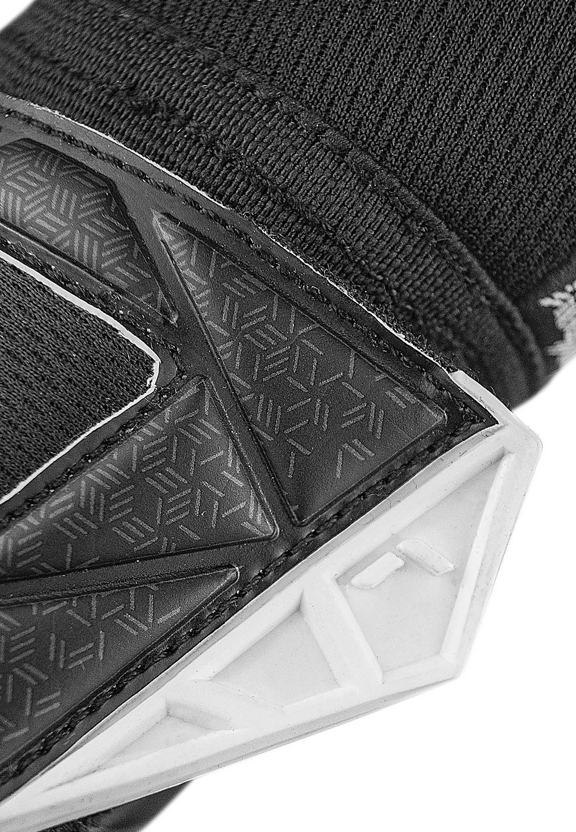 Reusch Torwarthandschuhe »Attrakt Gold NC Finger Support«, mit Negative Cut