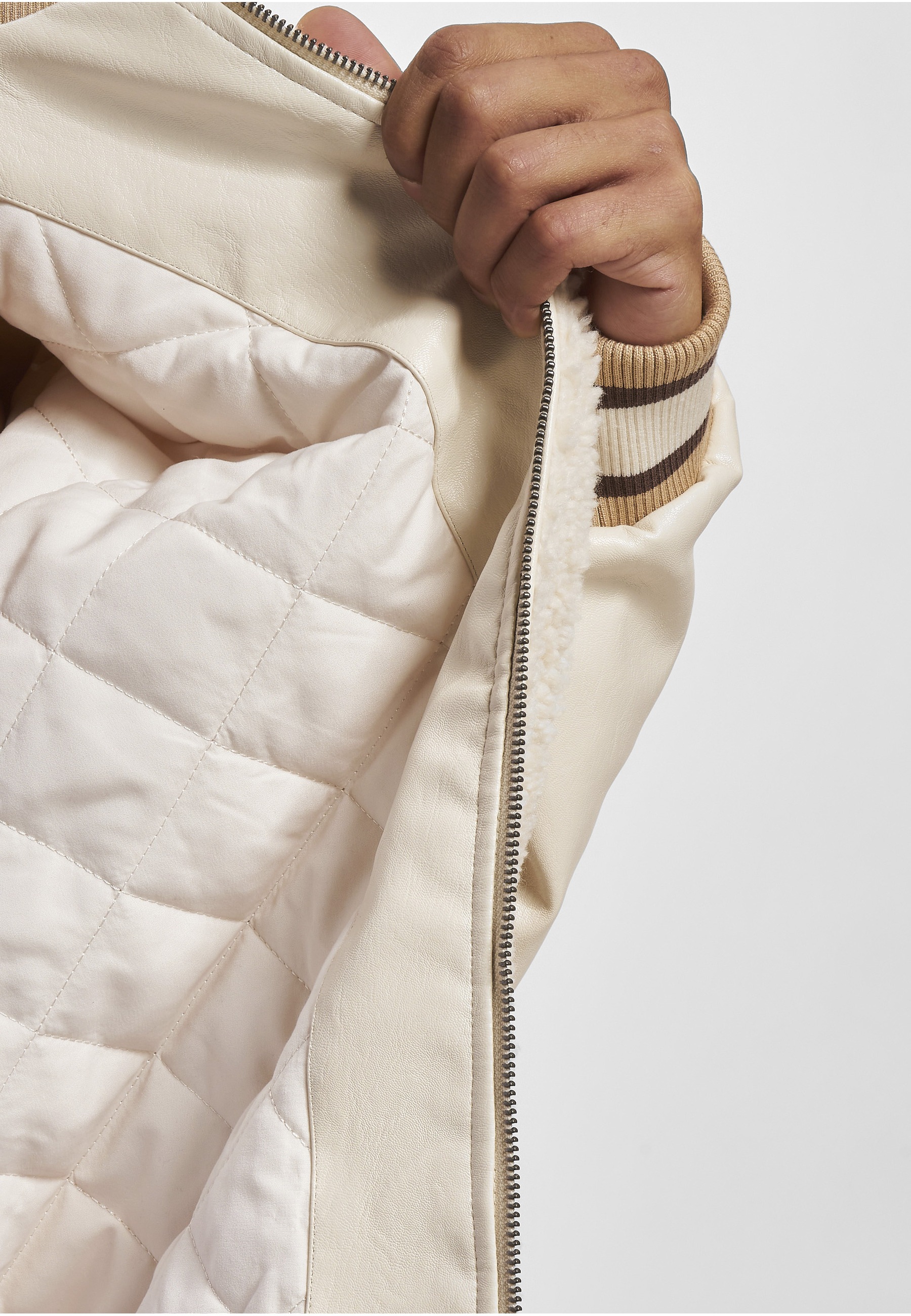 Karl Kani Collegejacke »Karl Kani Herren KM234-009-1 KK OG Teddy College Jacket« 1 Stk. tlg. ohne Kapuze