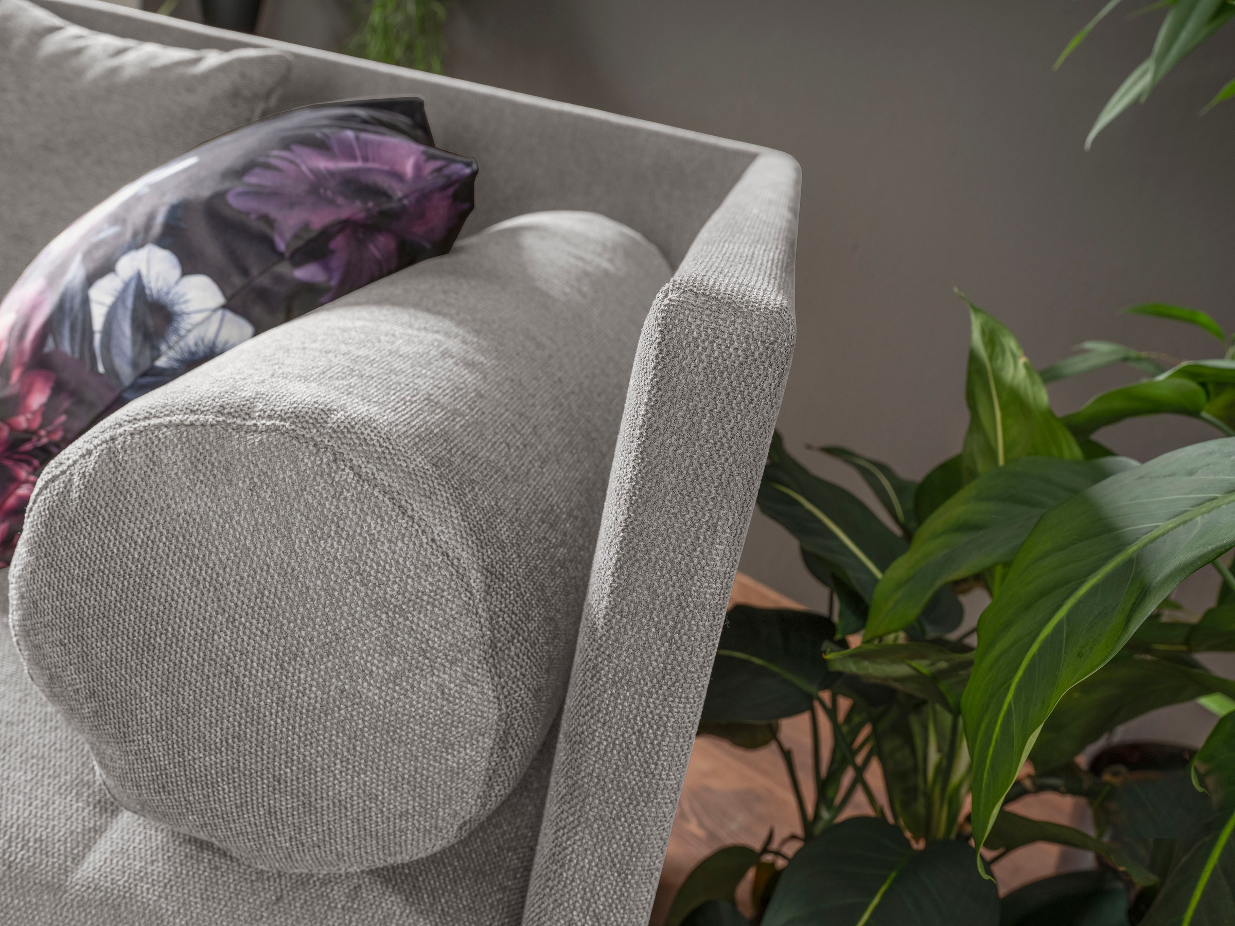alina Schlafsofa »Kona«, 7-Zonen Taschenfederkernmatratze, Zierkissen-Set und Schlummerrollen