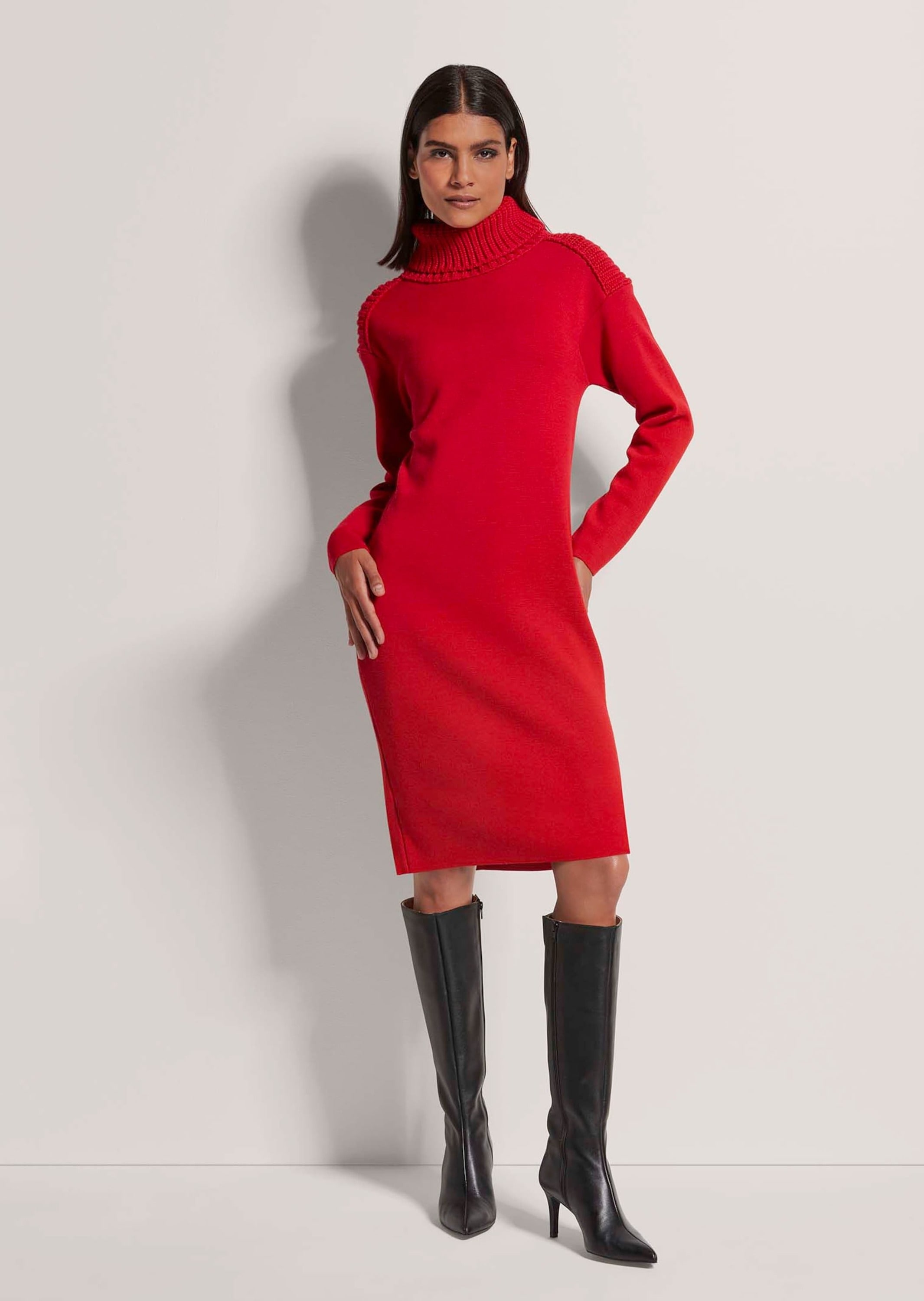 MADELEINE Strickkleid »Strickkleid Legeres Strickkleid mit weitem Rollkragen«