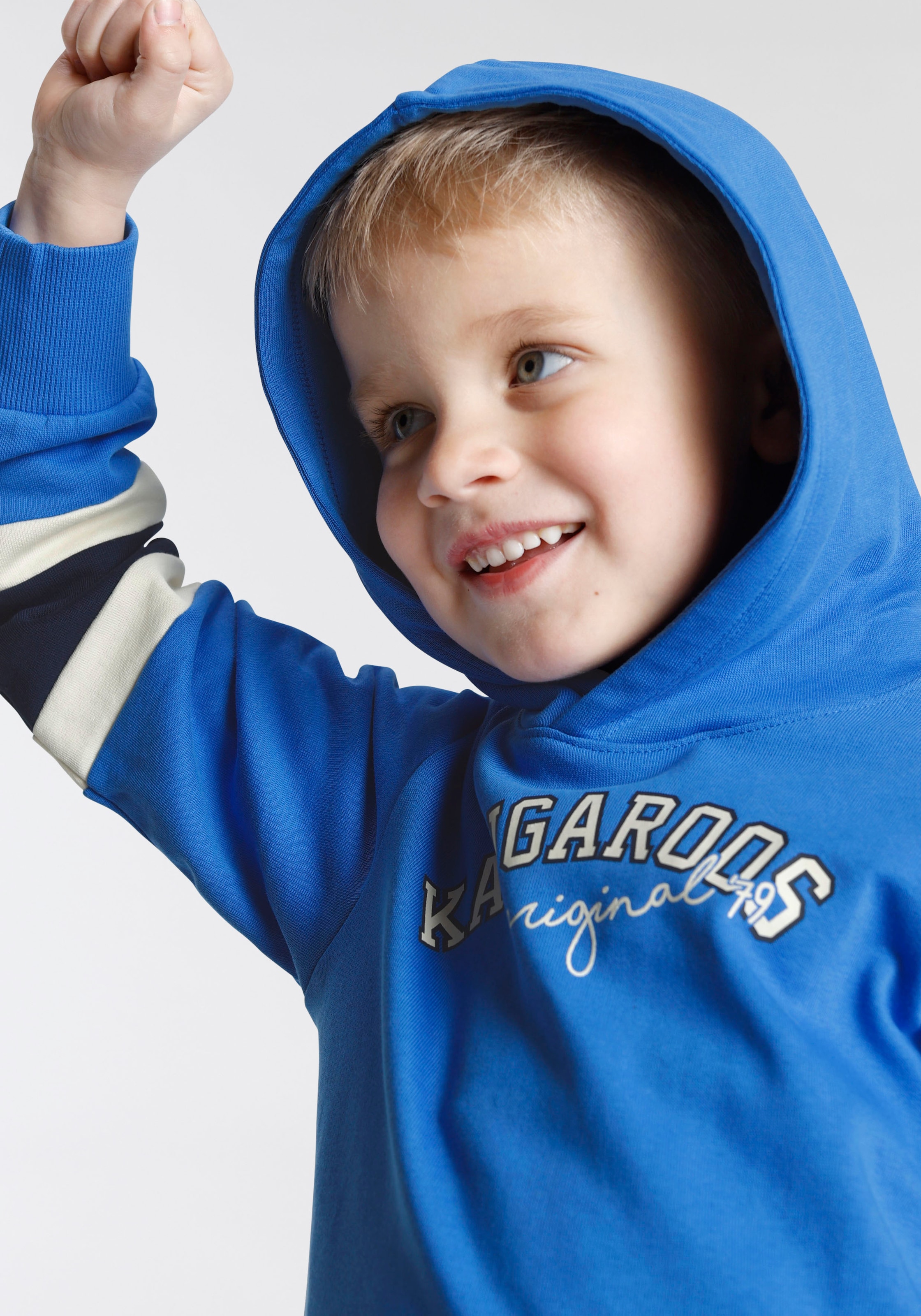 Streifen Black KangaROOS BAUR Jungen | Kapuzensweatshirt an den »Colorblocking«, Mini Ärmeln, Friday mit für