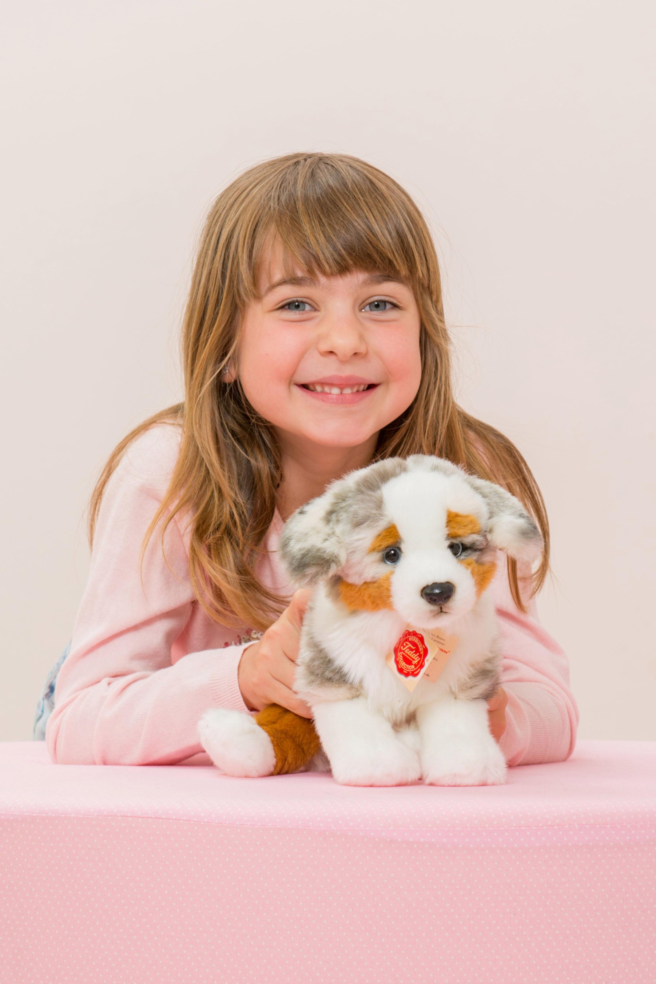 Teddy Hermann® Kuscheltier »Australian Sheperd Welpe sitzend, 22 cm«, zum Teil aus recyceltem Material