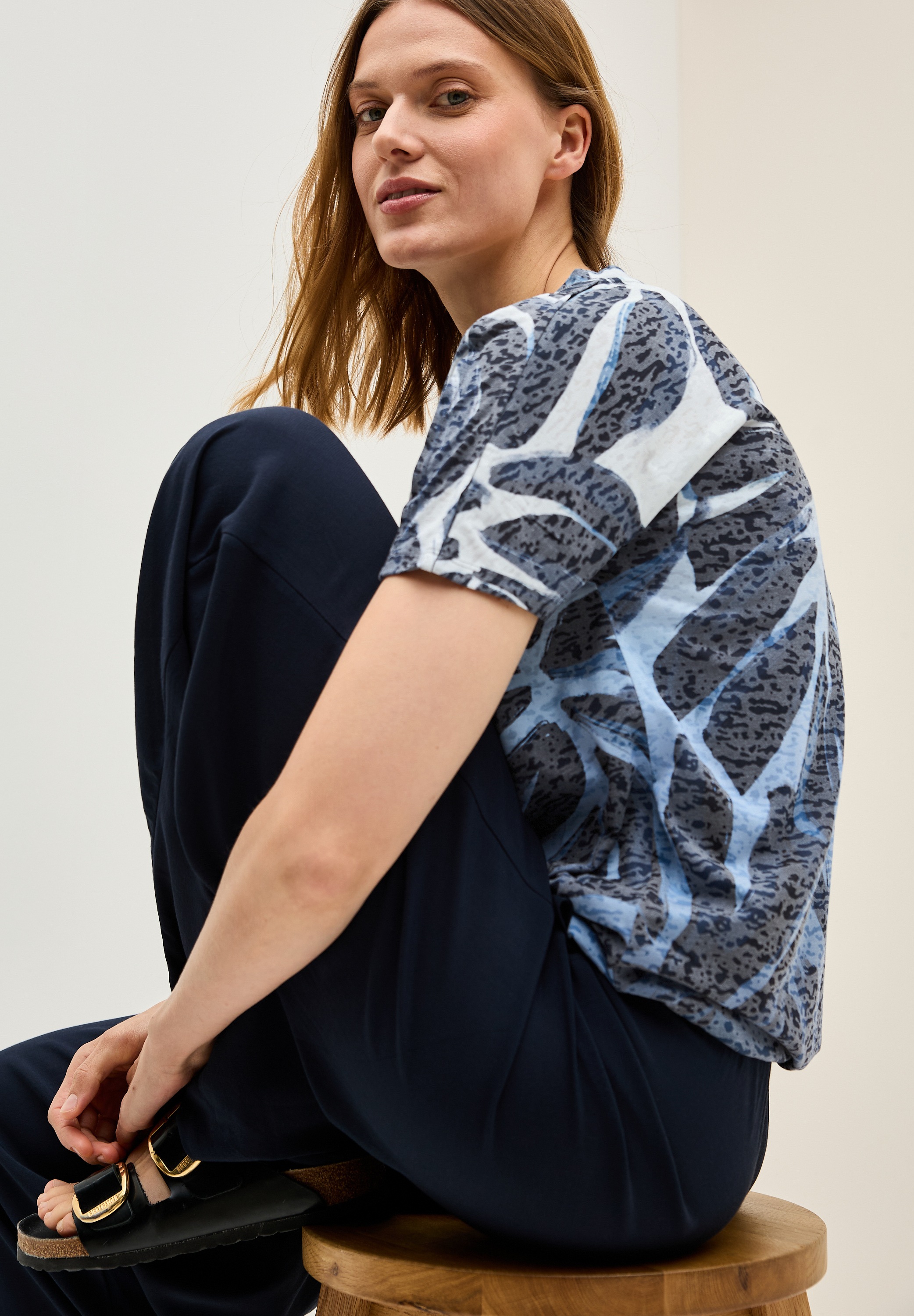 Thumbnail - Cecil Print-Shirt, in Ausbrenner-Optik und mit floralem Muster