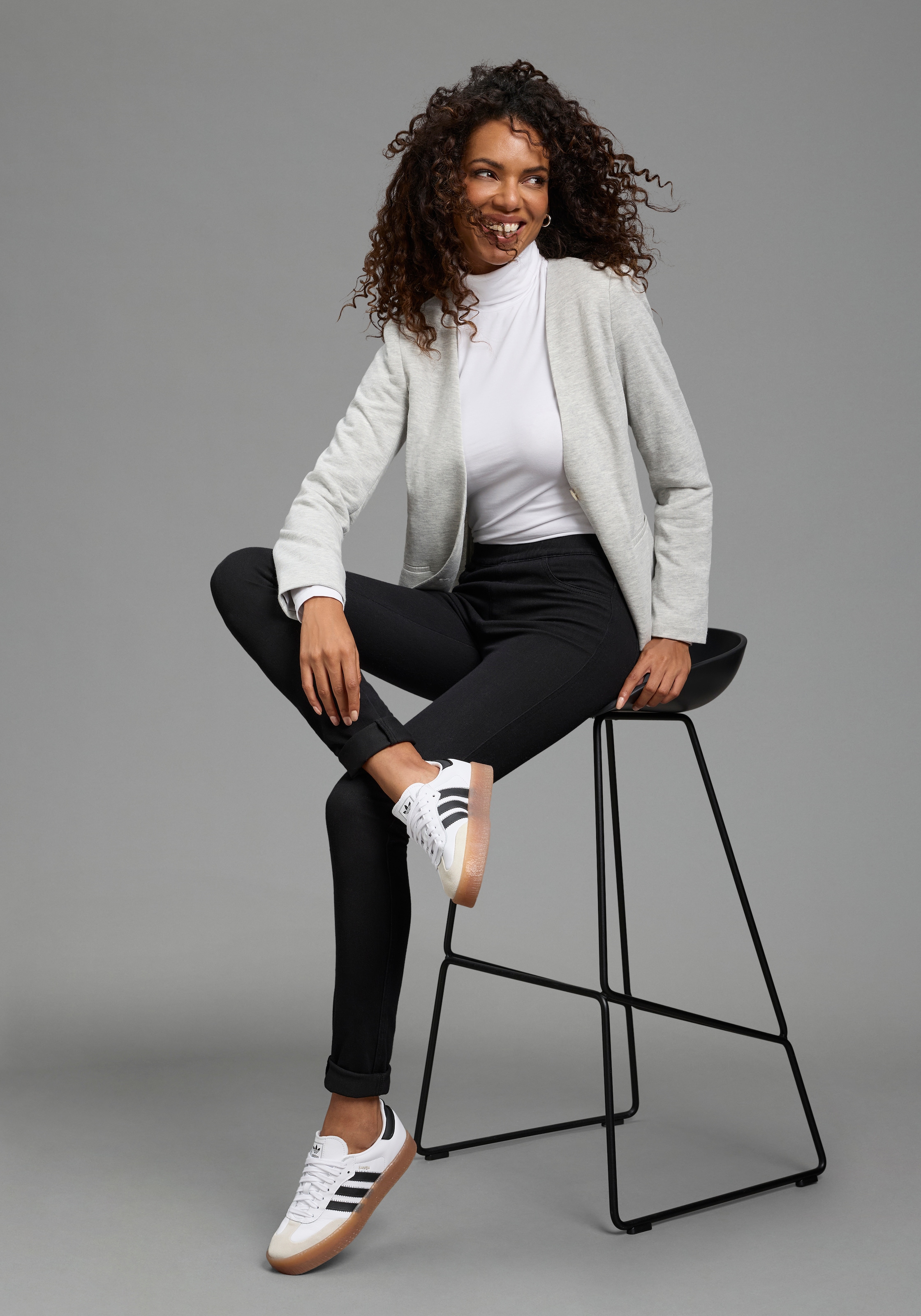Arizona Jeansjeggings »im 4 Way Stretch, Quer- und Längselastisch, Skinny« Skinny Fit, extra enge Beinform, normale Leibhöhe, unifarbene Optik