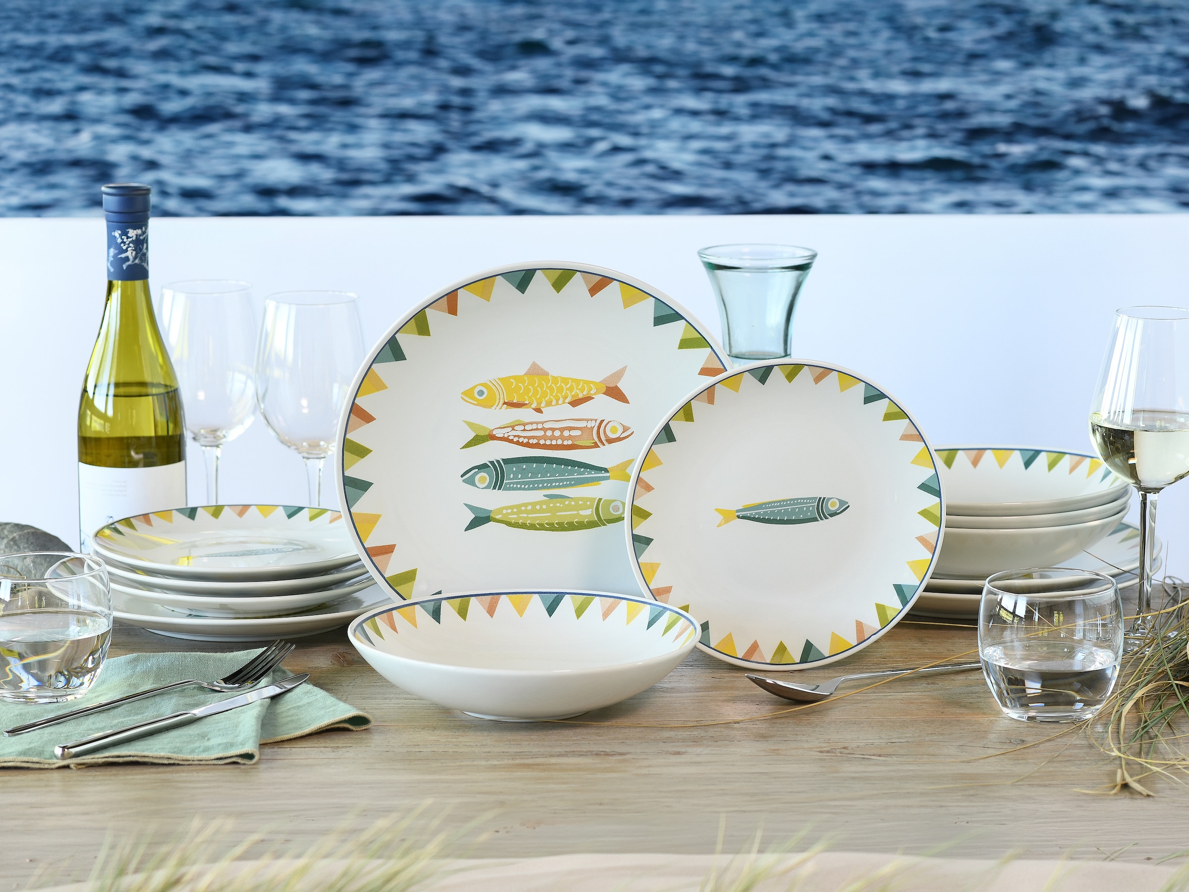 CreaTable Teller-Set »Sardinhas, Geschirr-Set, 12-tlg.« Hochwertiges Steinzeug, Zentrales Sardinen-Motiv