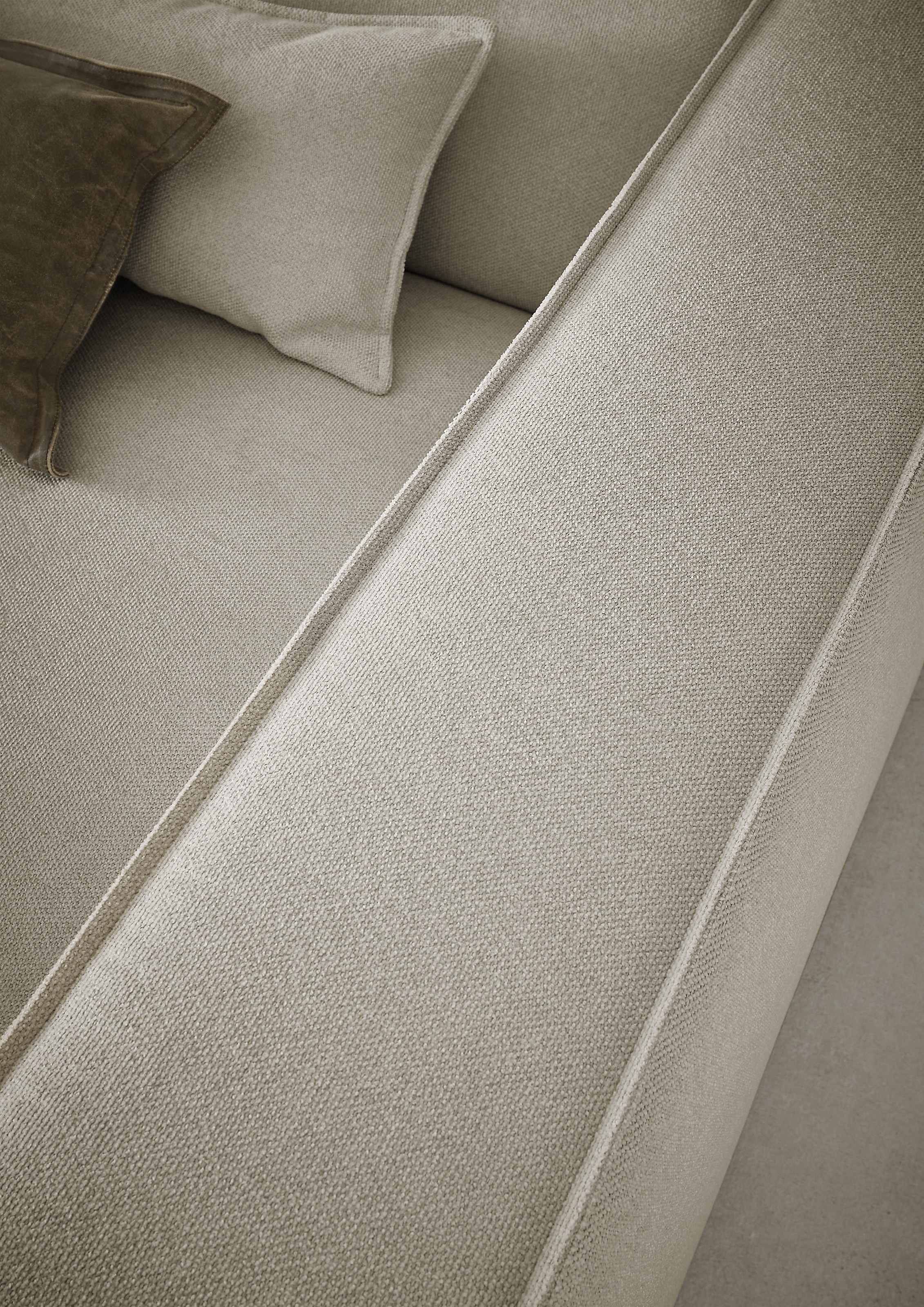 LeGer Home by Lena Gercke Ecksofa »PIARA XXL, Big-Sofa in Cord oder Leinenoptik, L-Form, mit Kedernaht«, wahlweise Ottomane rechts/links, schwarze Füße, extra tiefe Sitzfläche
