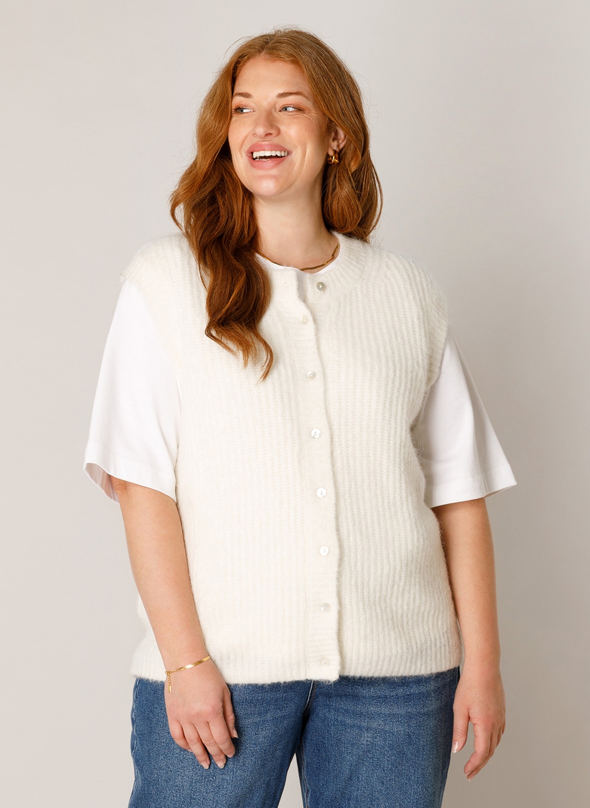 Base Level Curvy Strickweste "Nelly" Ärmellos - mit Knopfleiste / Große Größen