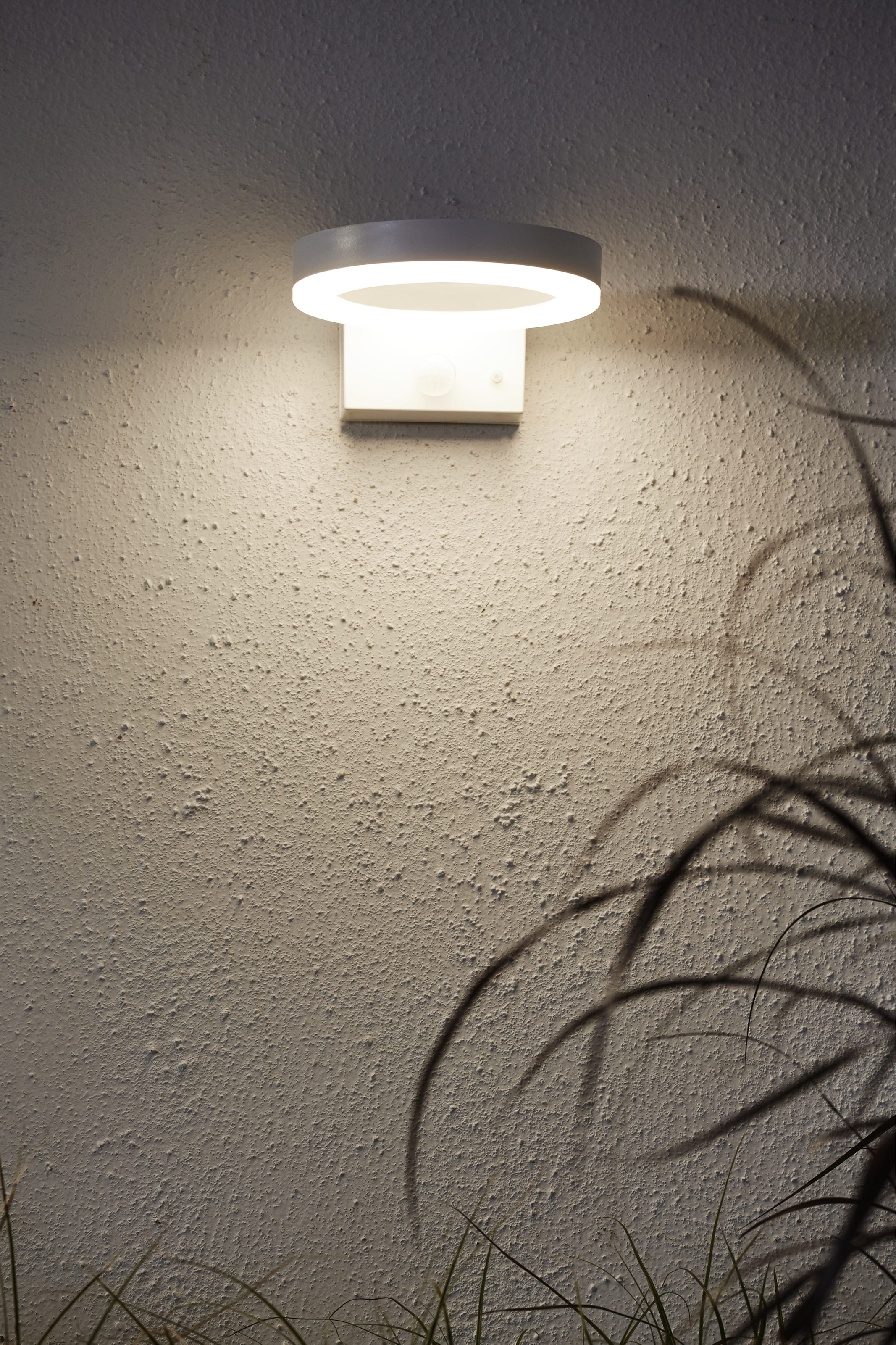 Parforce Traditional Hunting LED Solarleuchte »Solar-Wandleuchte Vidi« LED-Board 1 Stk. Warmweiß Bewegungs- und Dämmerungssensor, 500 lm für 25 Sek, stetig mit 70 lm