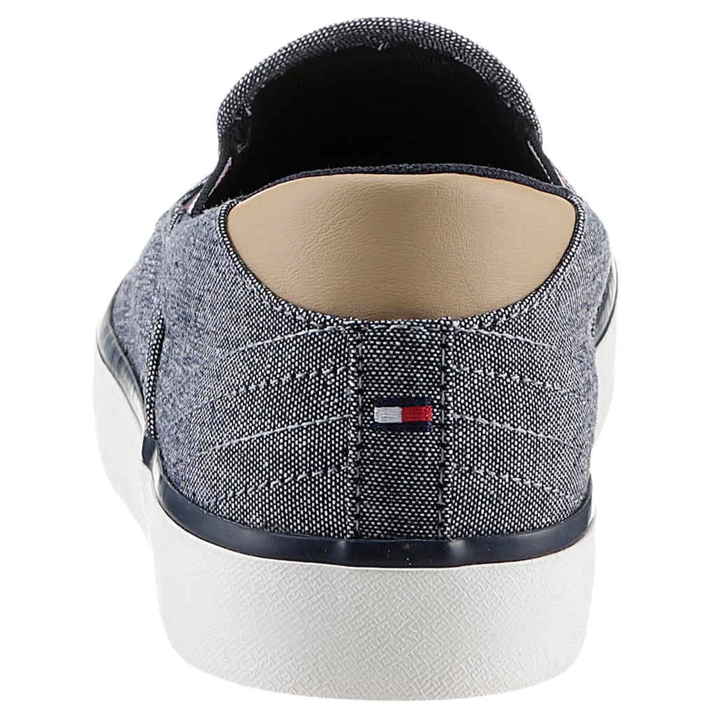 Tommy Hilfiger Slipper »TH HI VULC LOW SLIPON CHAMBRAY«, Slip-On Sneaker, Freizeitschuh mit praktischen Stretcheinsätzen