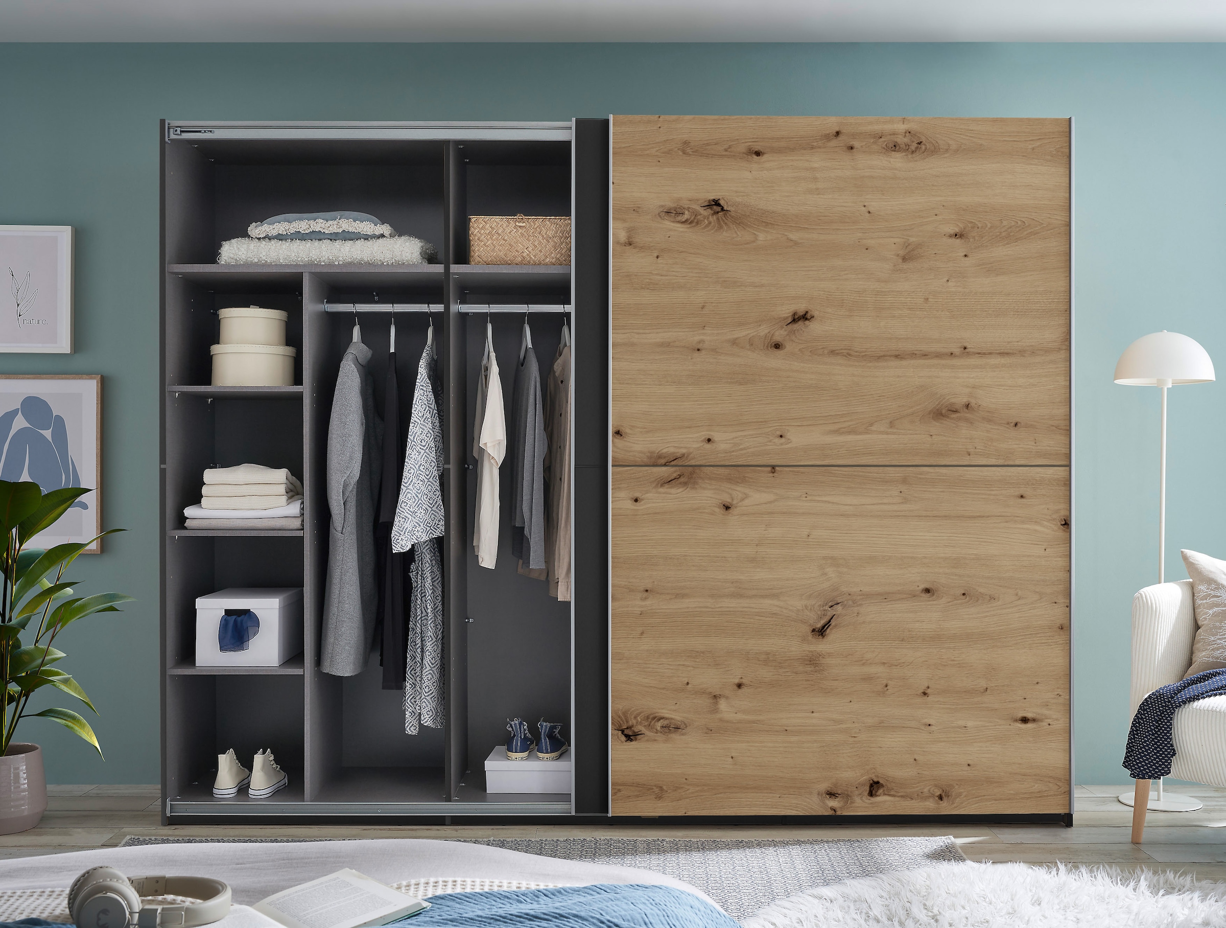 Schlafkontor Schwebetürenschrank »Mesio, 2-türiger Kleiderschrank, Schiebetürenschrank mit viel Stauraum«, inklusive Hoteleinteilungen außen und Einlegeböden oben