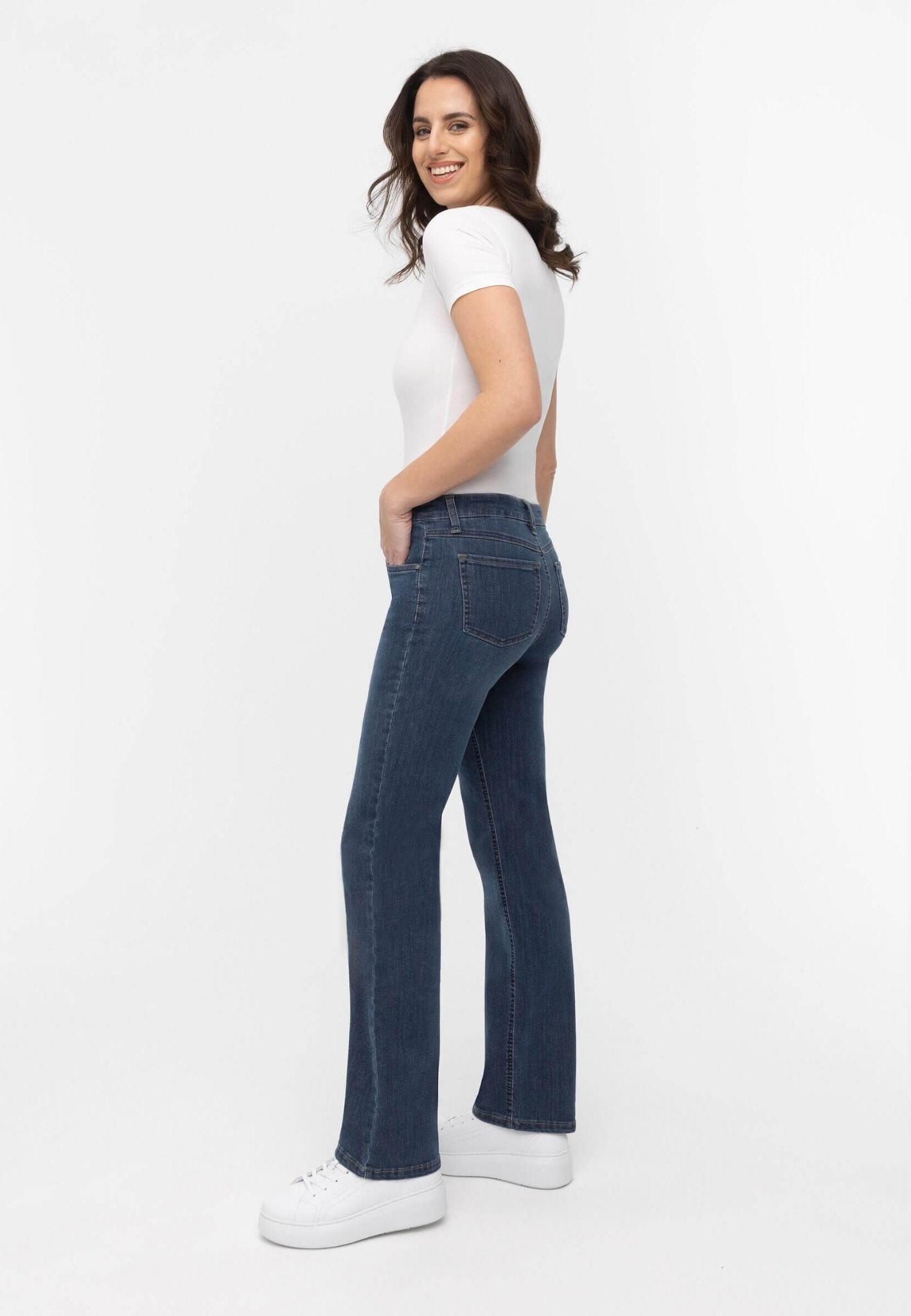wonderjeans 5-Pocket-Jeans »Relaxed Straight«, Cool, modern und vielseitig zu stylen