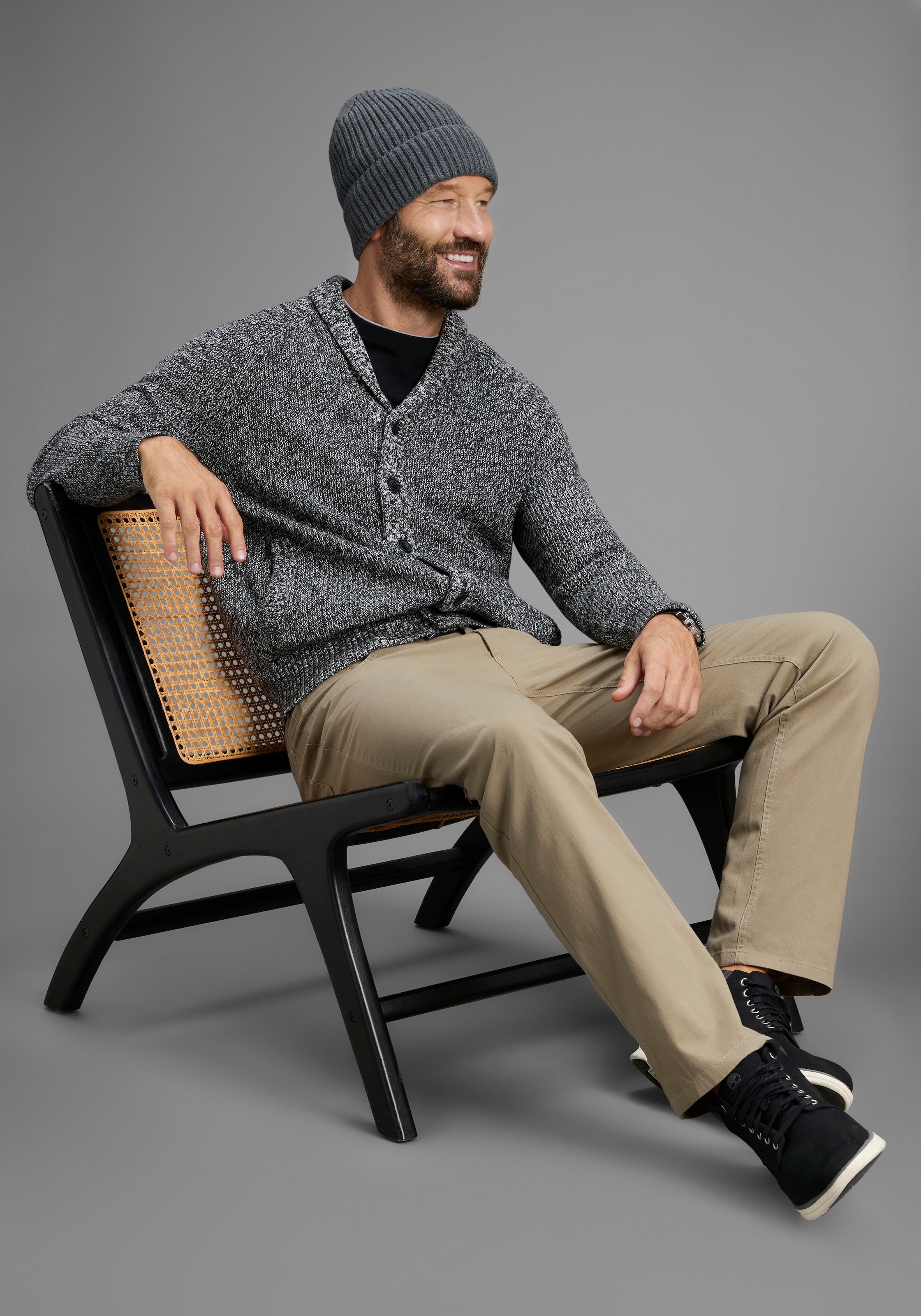 Man's World Strickjacke »Neue Kollektion! Mit Knopfleiste und Taschen« melierte Optik ,weicher Griff, Perfekt für die kältere Jahreszeit