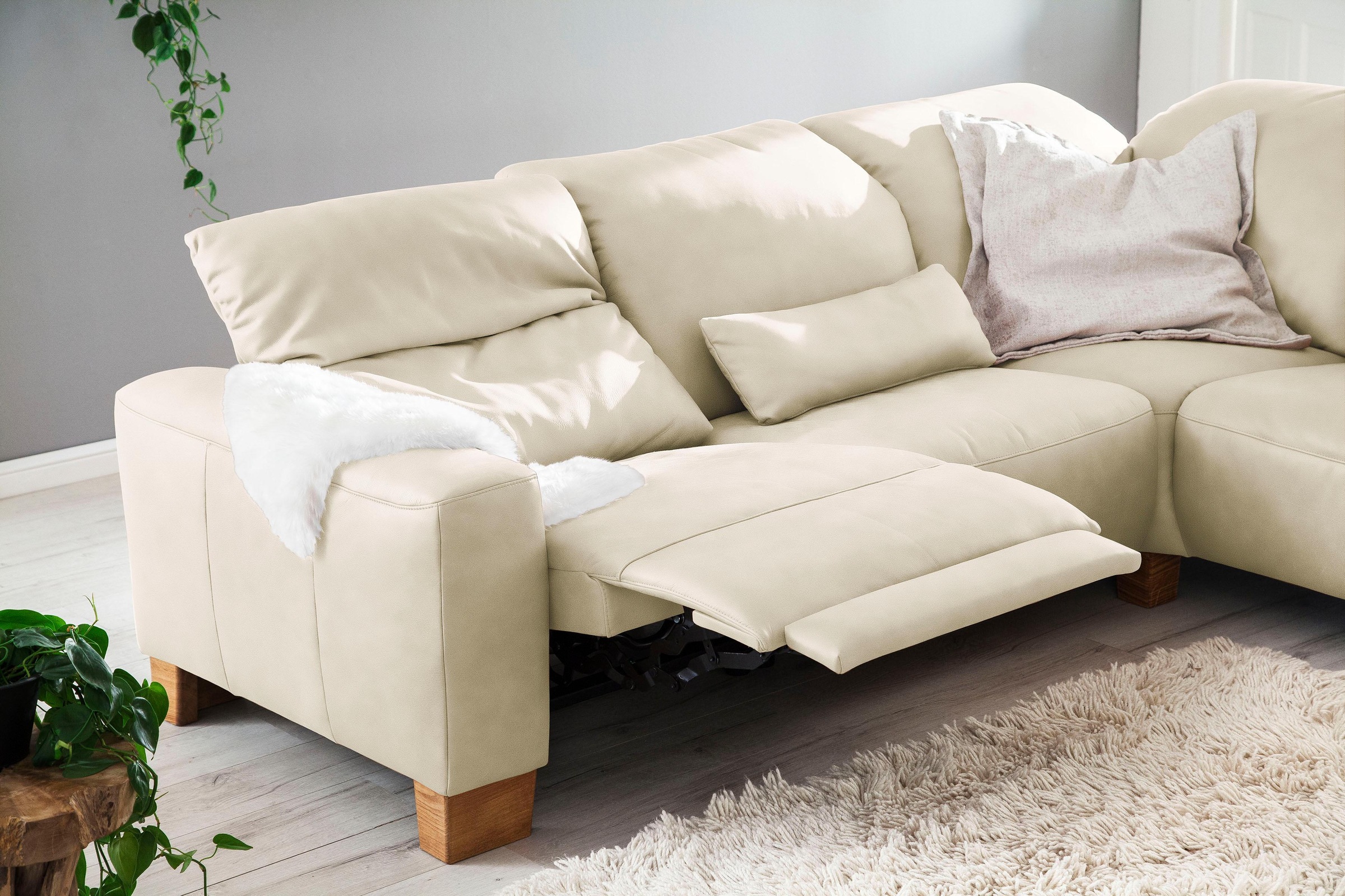 Home affaire Ecksofa »Juist L-Form«, mit Kopfteilverstellung und schwarzen Metallkufen