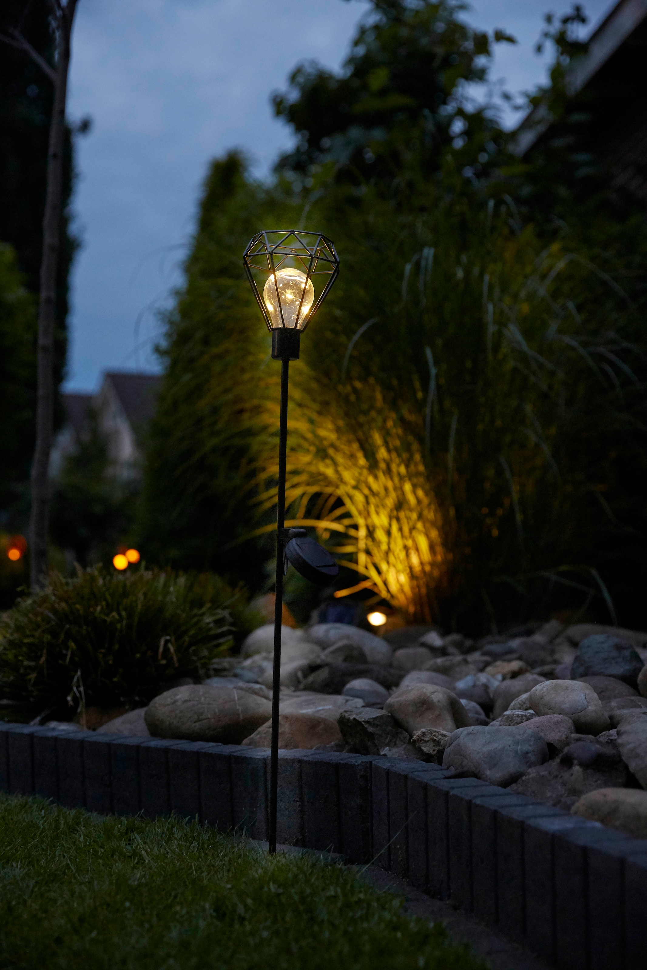 LUXFORM Gartenleuchte »Solar-Erdspieß-Gartenlampe - Diamond - 2 Stück«, Leuchtmittel LED-Modul | LED fest integriert, Dekoratives Gartenornament
