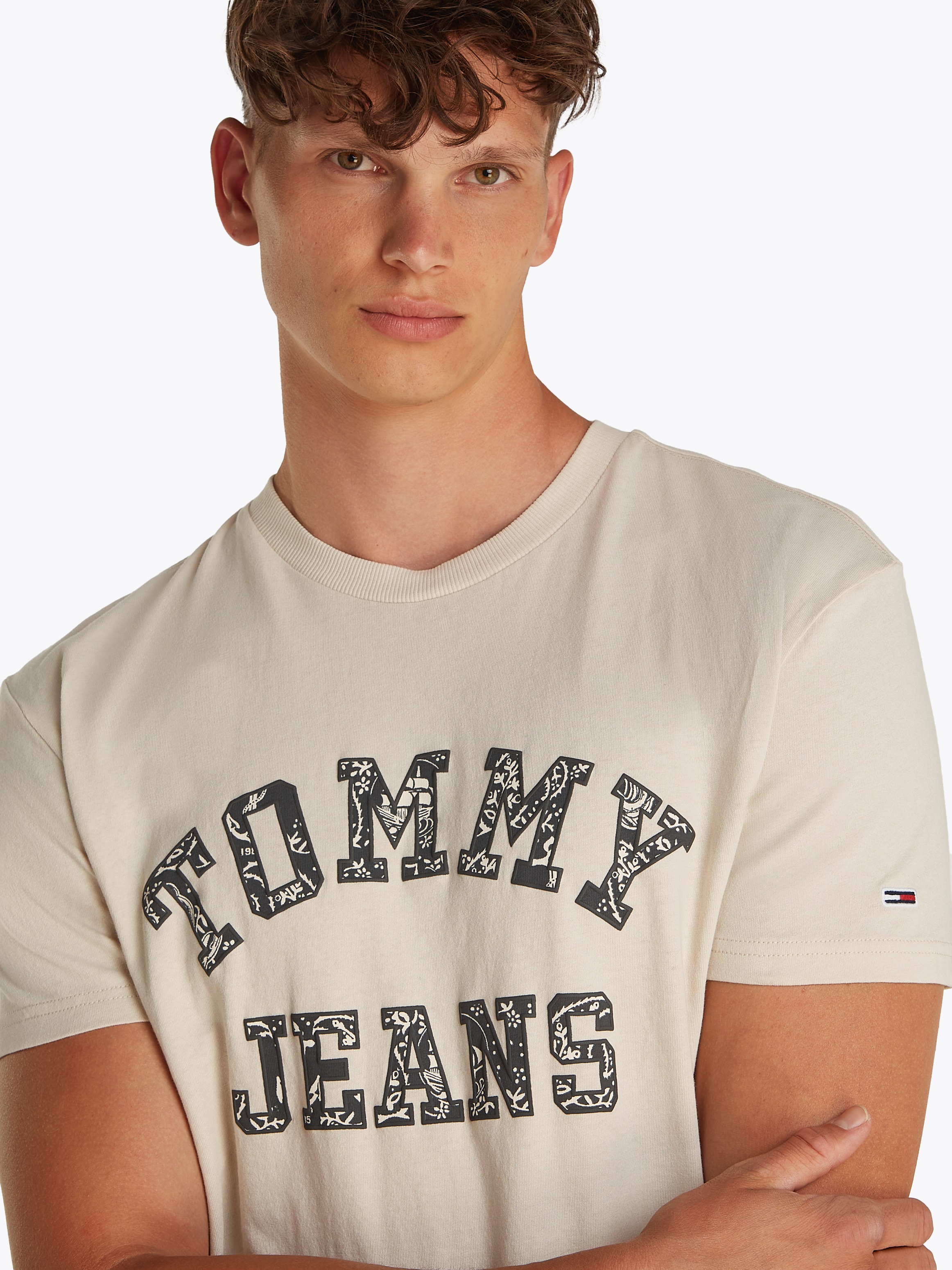 Tommy Jeans T-Shirt "TJM REG PAISLEY COLLEGE TEE EXT" günstig online kaufen