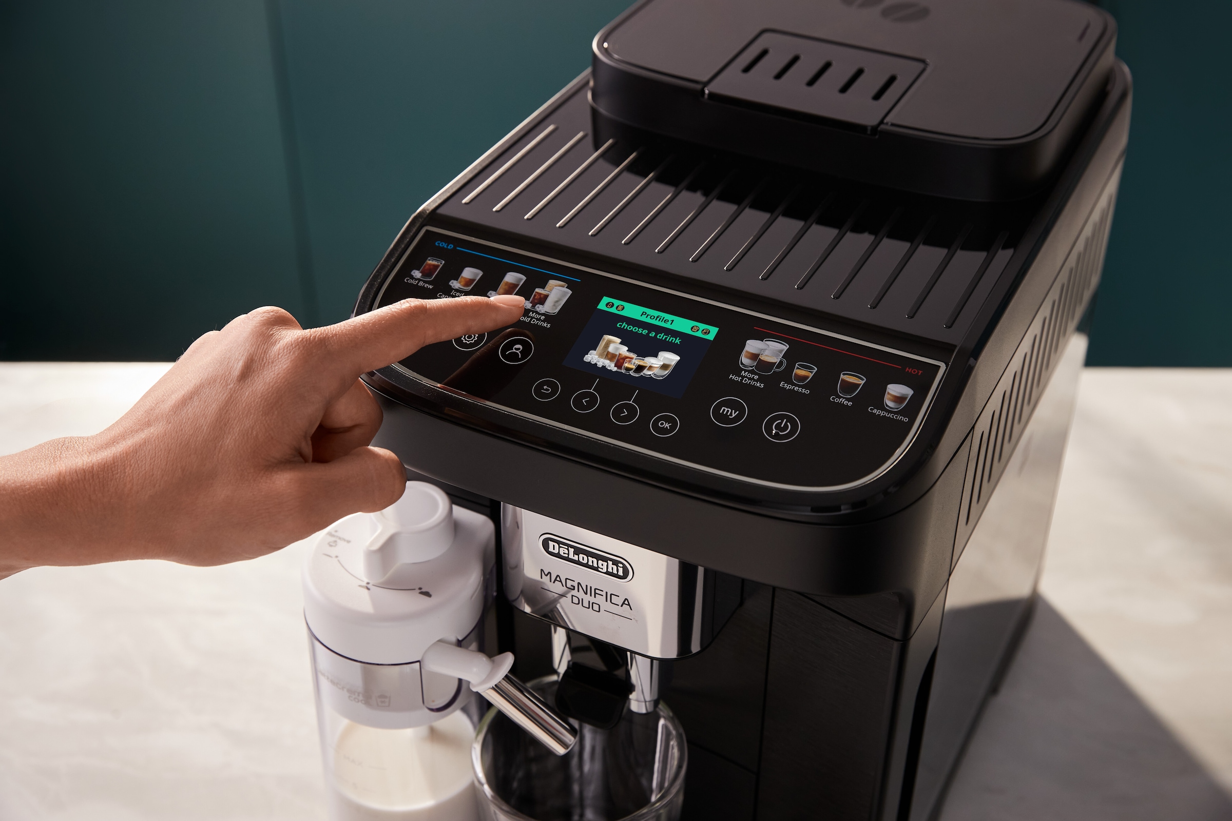 De'Longhi Kaffeevollautomat »MAGNIFICA DUO ECAM330.80.BXB - 20 Rezepte, heißer & kalter Milchschaum« Cold Brew Funktion, 2,4" TFT-Display, 2 Milchkaraffen (Heiß & Kalt)