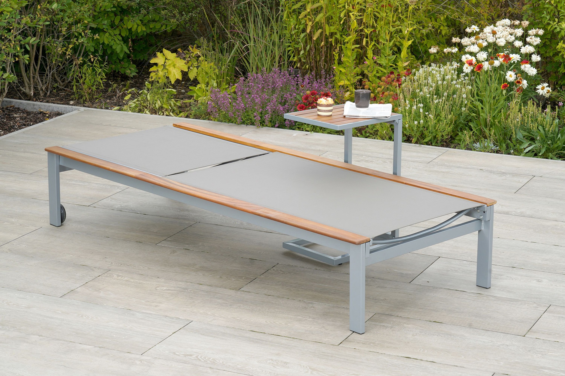 MERXX Gartenliege »Naxos« Applikationen aus Akazienholz, inkl. Beistelltisch