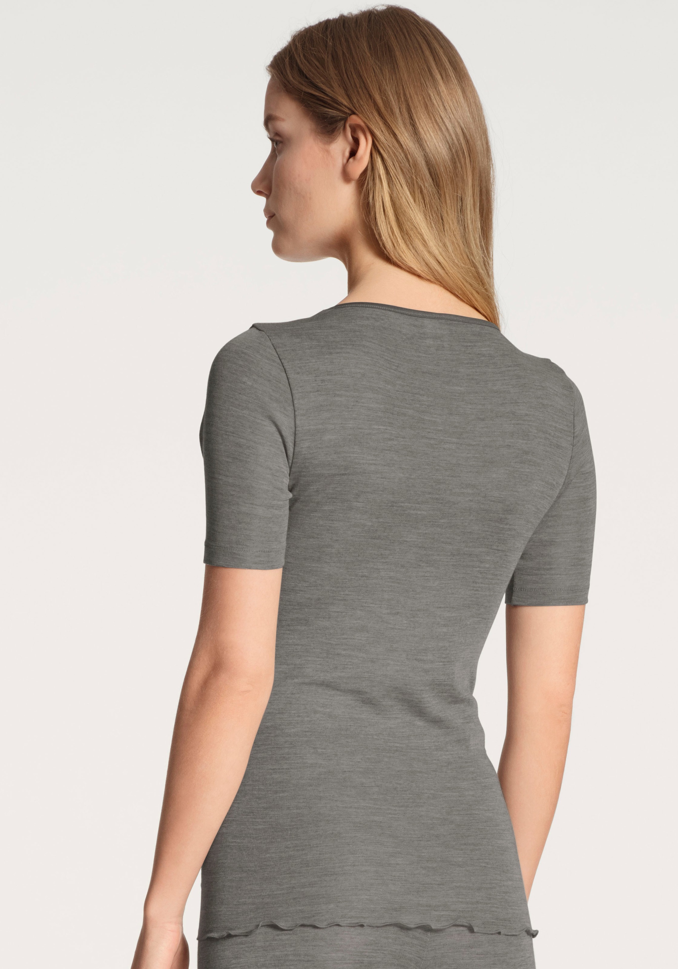 Kurzarmshirt CALIDA "True Confidence", Damen, Gr. XS (36/38), grau (platin melé), Rippware, Obermaterial: 70% Wolle, 30% Seide, meliert, Basic hüftbedeckend, tiefer Rundhals, Shirts, Satinbandeinfassung, Rundhalsausschnitt, Kurzarm 3