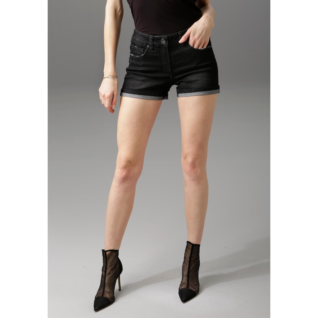 Aniston CASUAL Jeansshorts, mit leichten Abriebeffekte