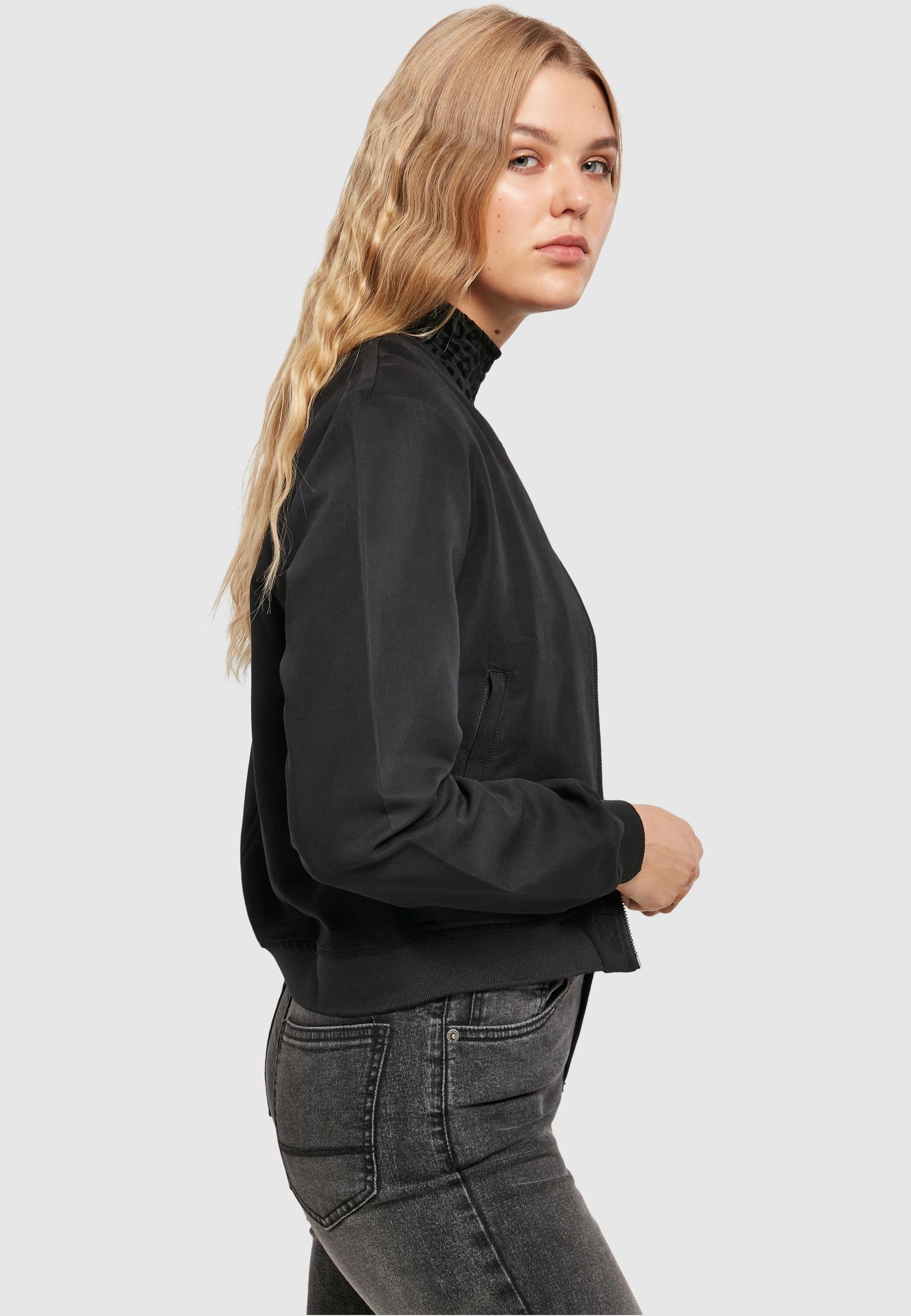 URBAN CLASSICS Allwetterjacke »Urban Classics Damen Ladies Viscose Twill Blouson«, (1 St.), ohne Kapuze