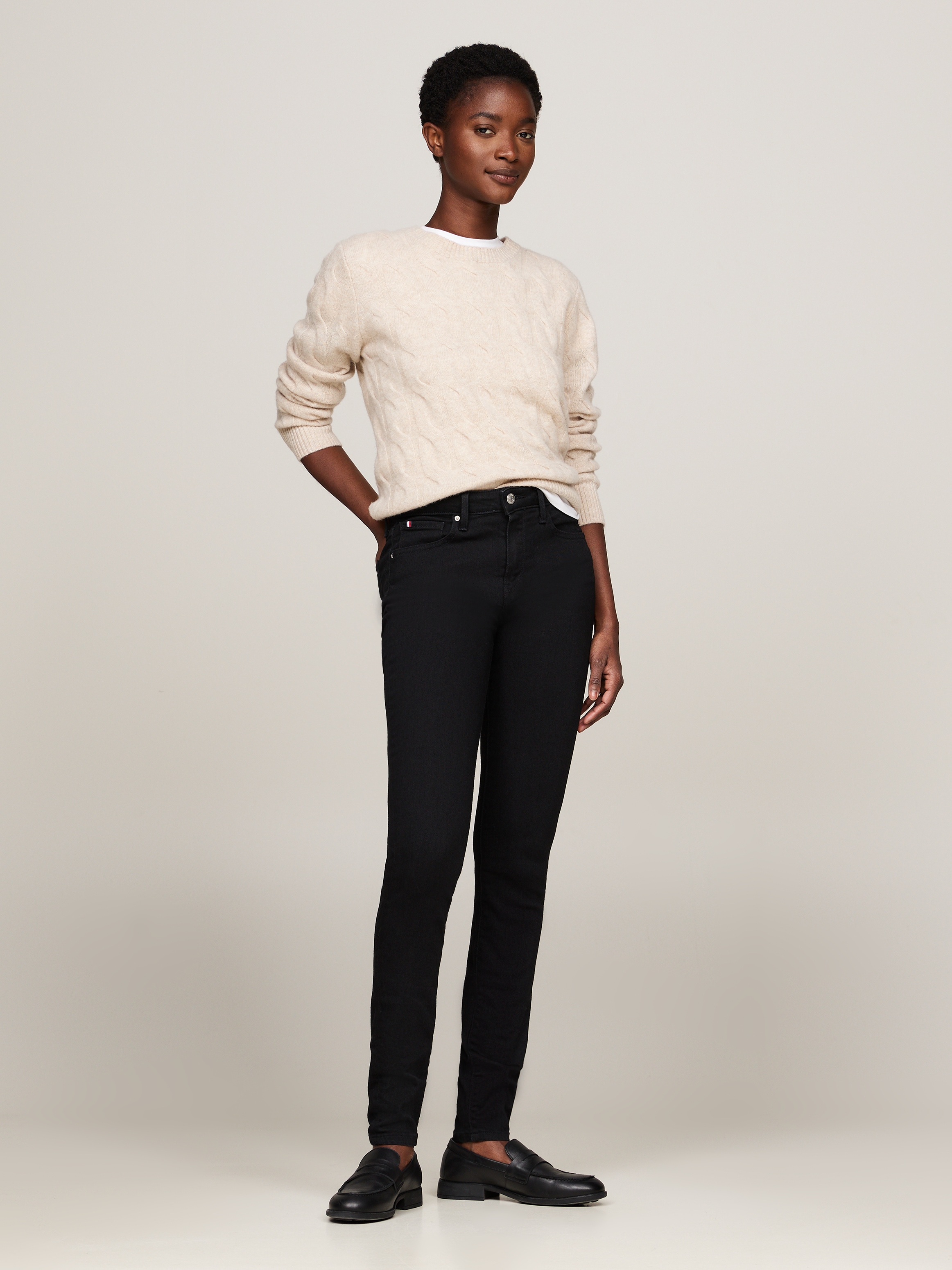 Tommy Hilfiger Skinny-fit-Jeans »COMO SKINNY RW BLACK«, mit Tommy Hilfiger Logo-Badge