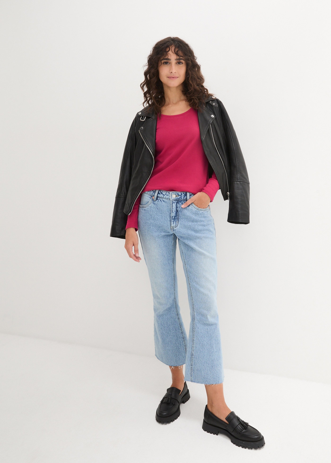 bonprix Langarmshirt Mit Rundhalsausschnitt und in taillierter Form