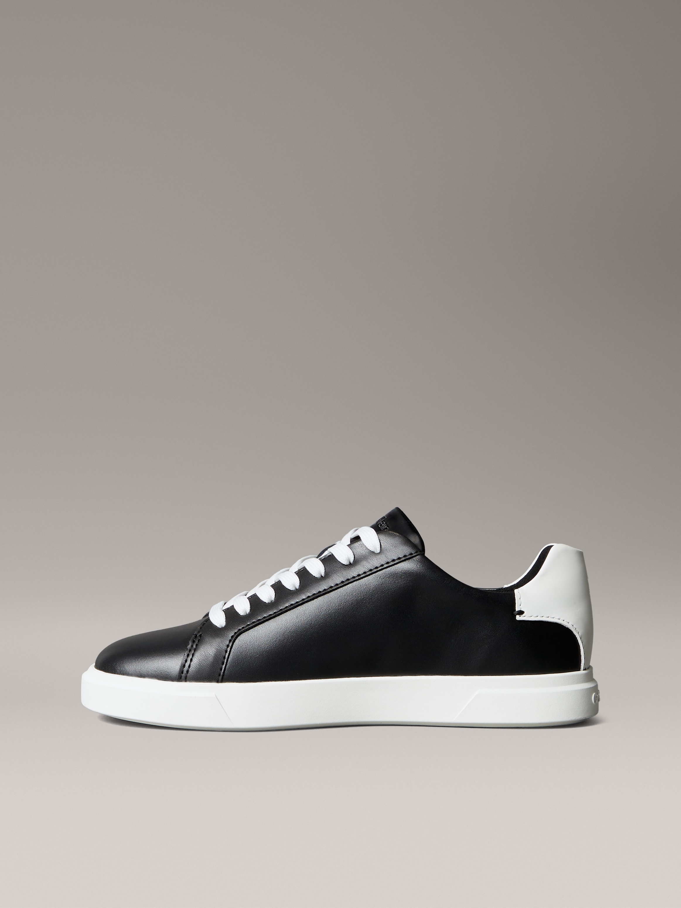 Calvin Klein Sneaker »LOW PRO CUPS LTH MG«, Schnürschuh, Halbschuh, Freizeitschuh mit seitlichem CK-Logo