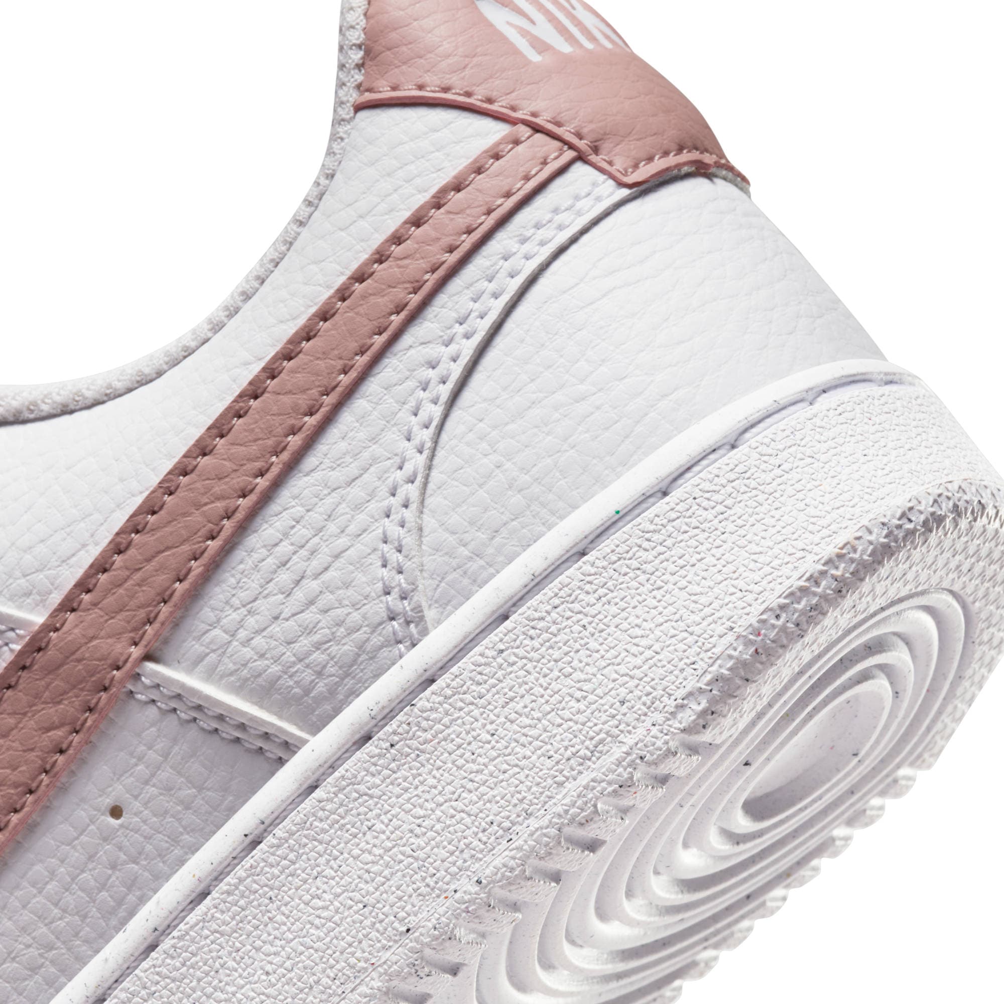 Nike Sportswear Sneaker »COURT VISION LOW NEXT NATURE«, Design auf den Spuren des Air Force 1