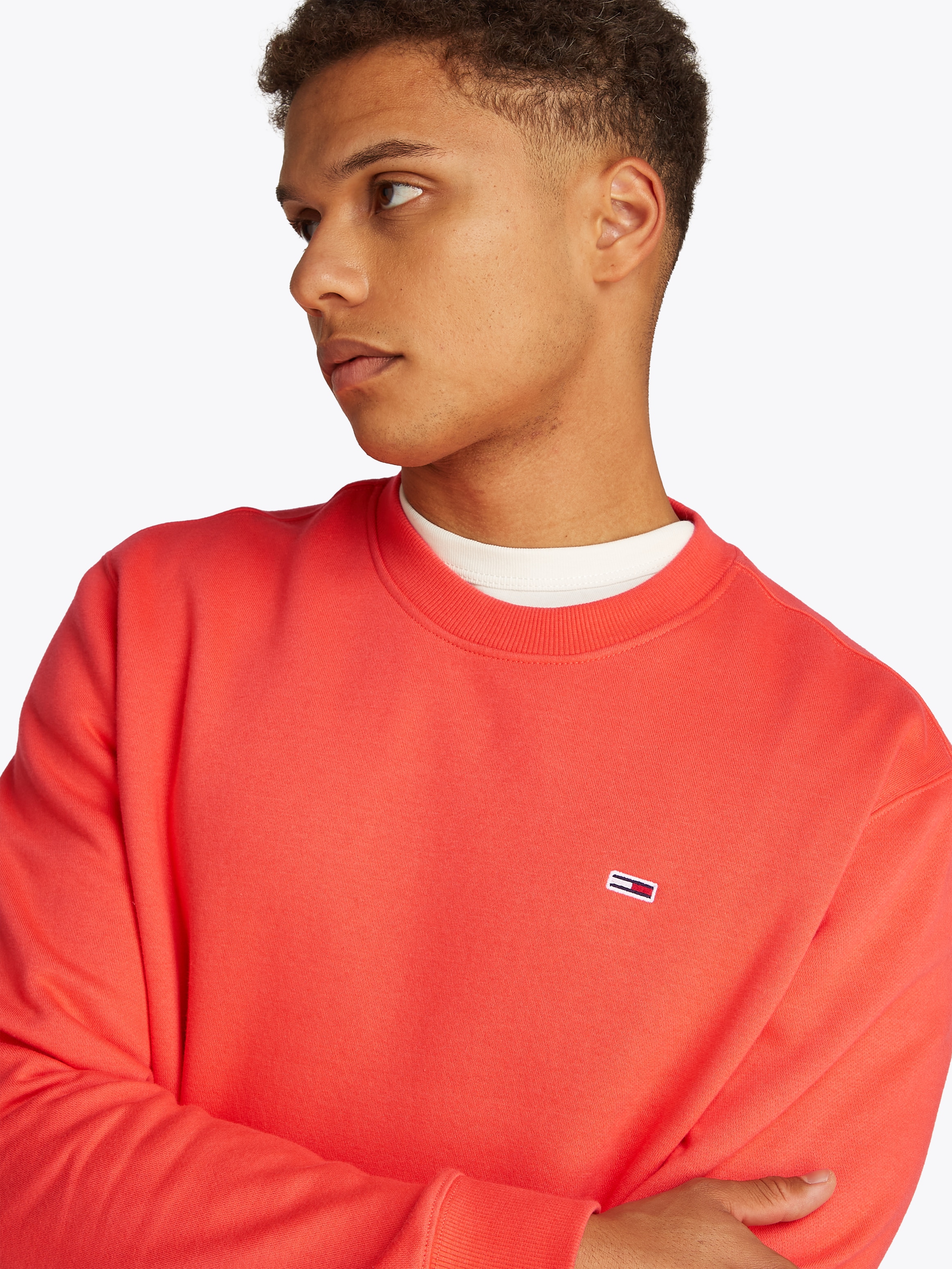 Tommy Jeans Sweatshirt »TJM REG S FLAG CREW«, Mit besticktem Markenlogo auf Brusthöhe