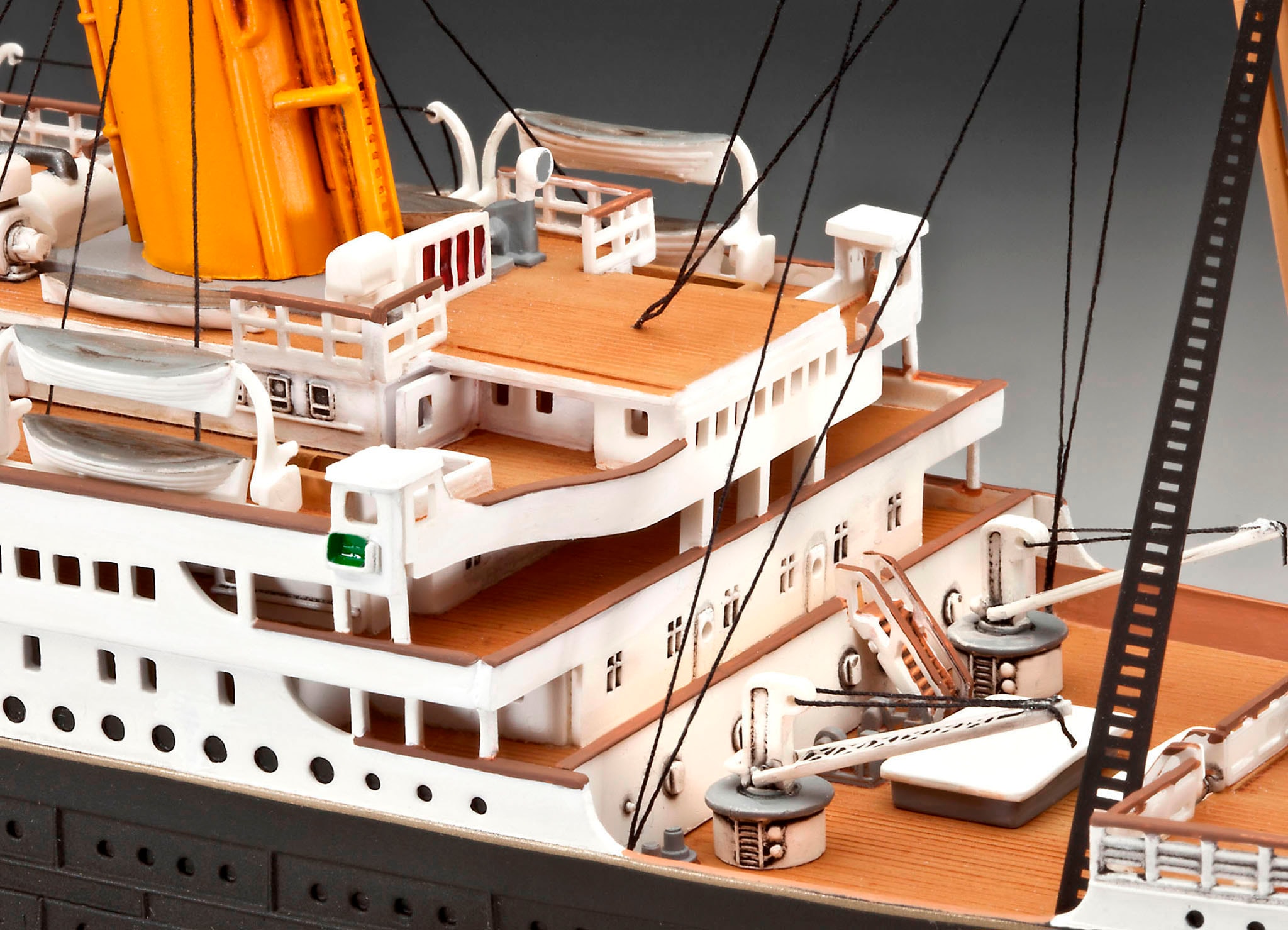 Revell® Modellbausatz »Geschenkset 100 Jahre R.M.S. Titanic«, Made in Europe