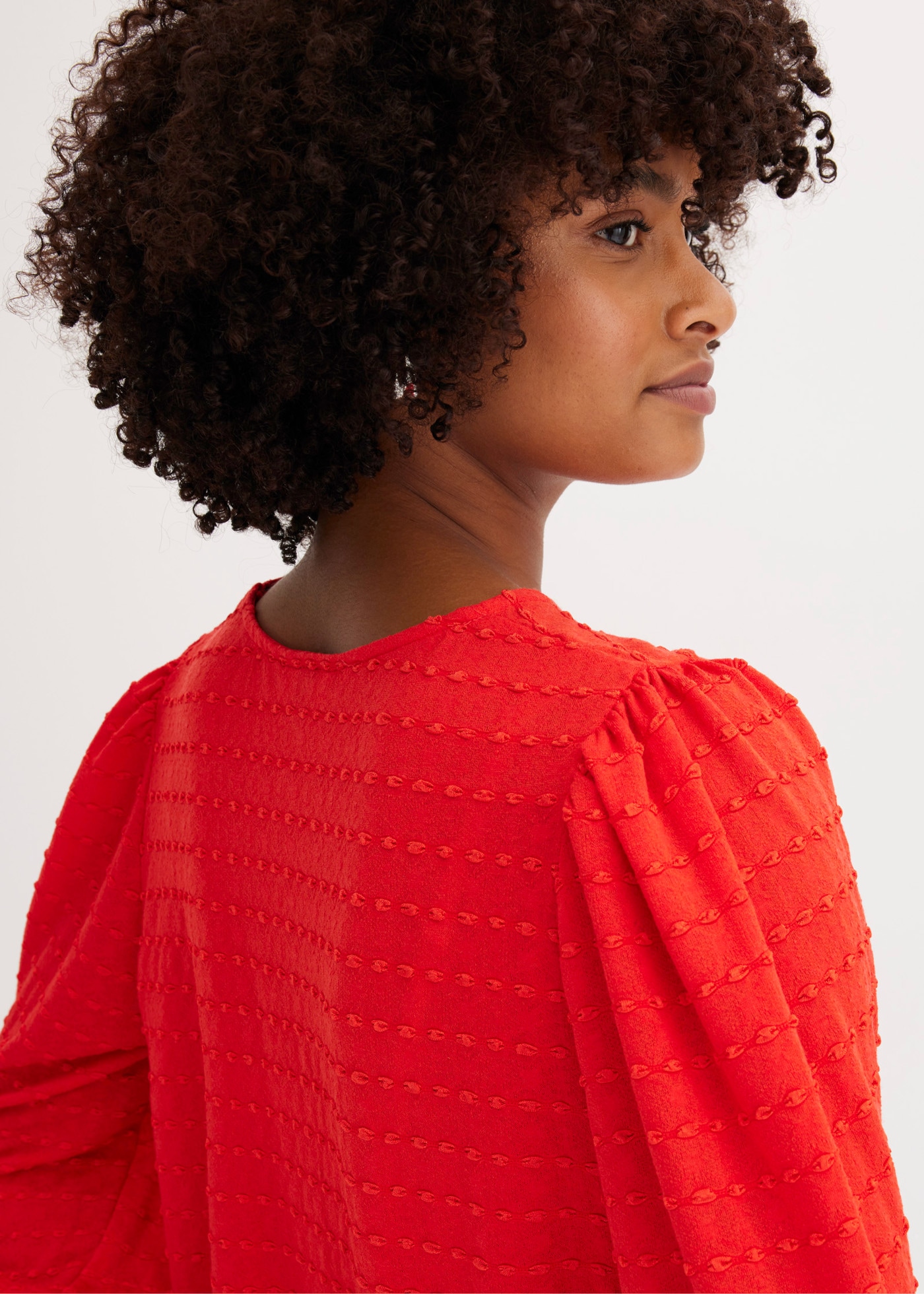 bonprix Tunikashirt Oversize-Passform, ohne Kragen, aus Polyester, Viskose und Elasthan