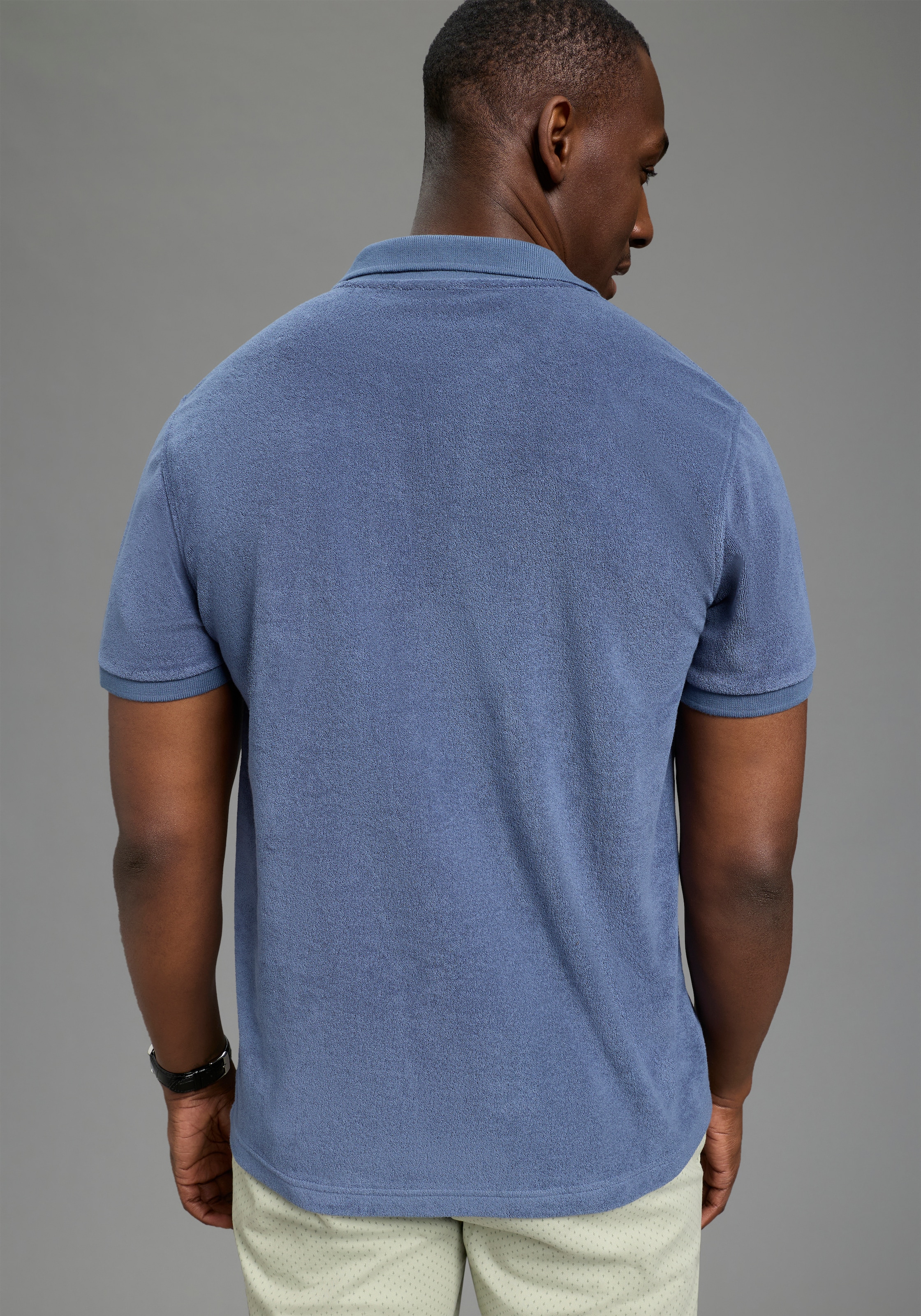 DELMAO Poloshirt »sommerleichter Frottee« Regular Fit, mit V-Ausschnitt und Polokragen, unifarben