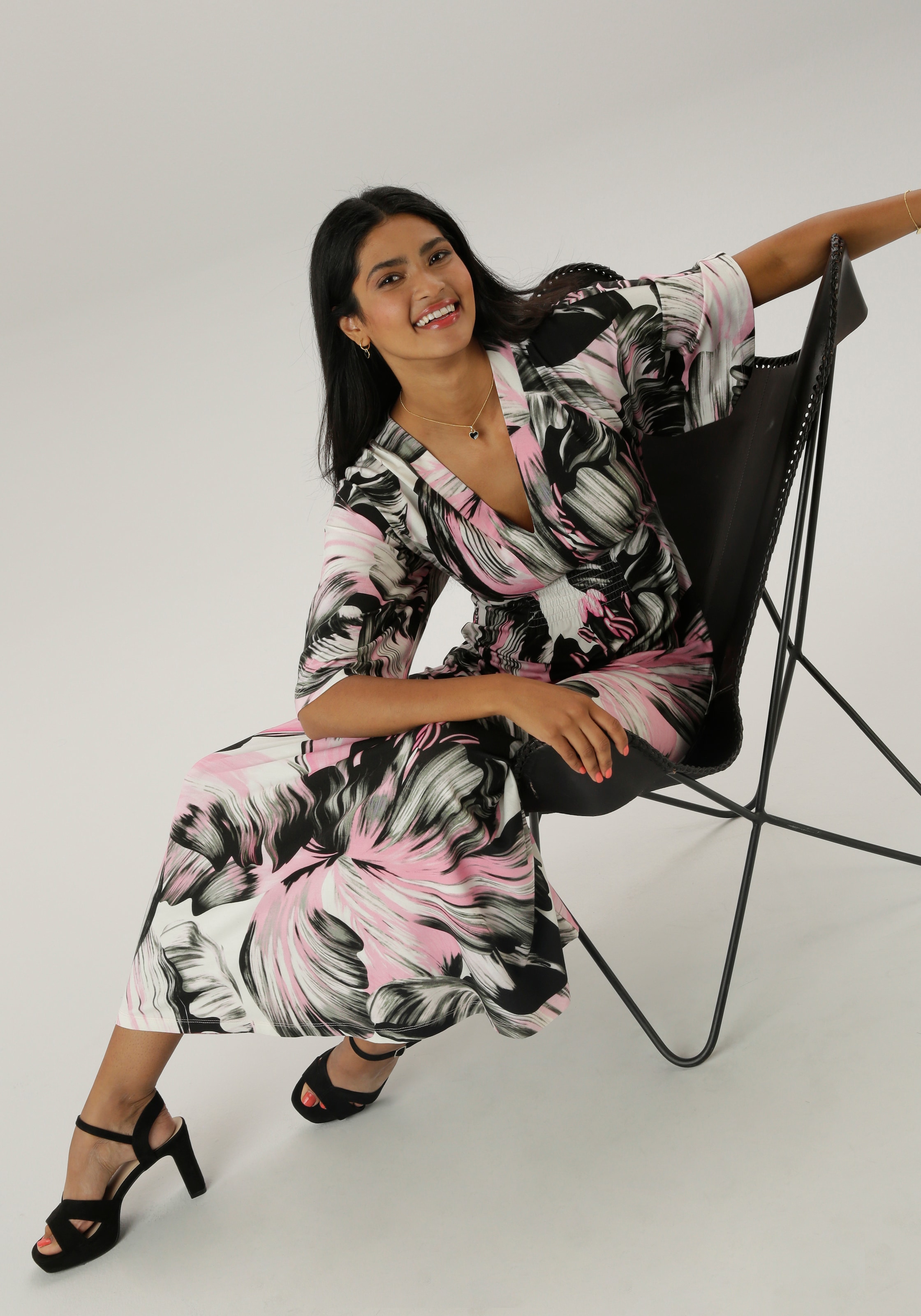 Aniston SELECTED Maxikleid, mit weiten, 3/4-langen Ärmeln und fantasievollem Druck
